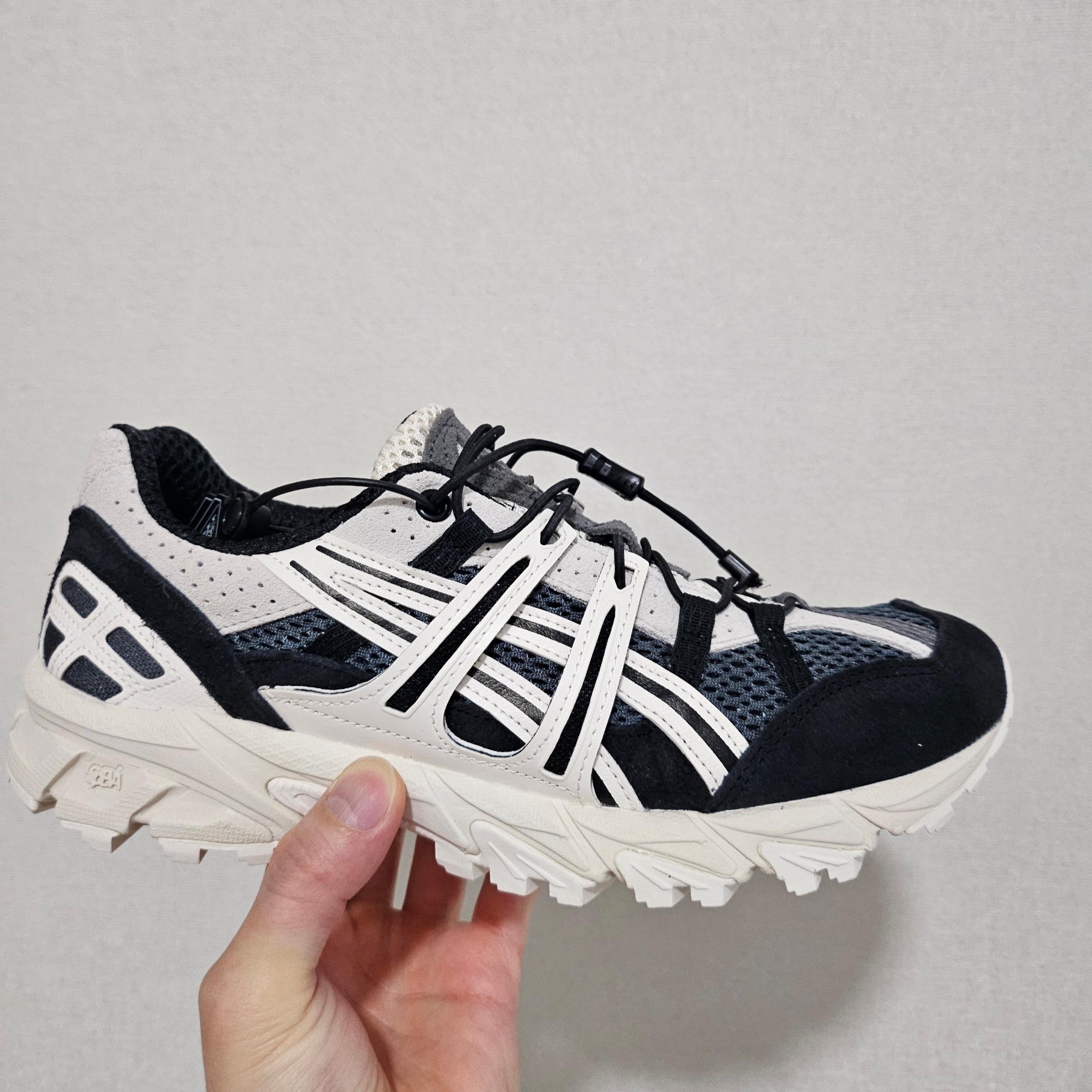 Asics Unlimited Gel-Sonoma 15-50 Carrier Grey White Alyssum 착용 스타일