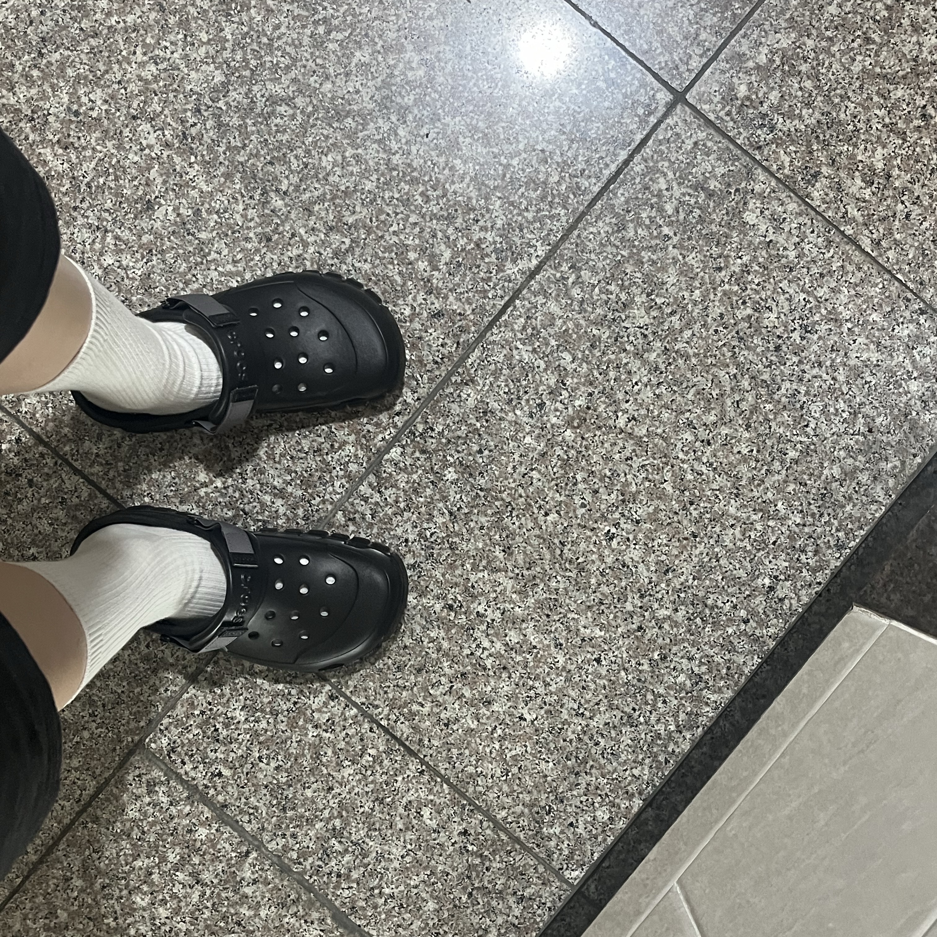 Crocs Offroad Sport Clog Black 착용 스타일
