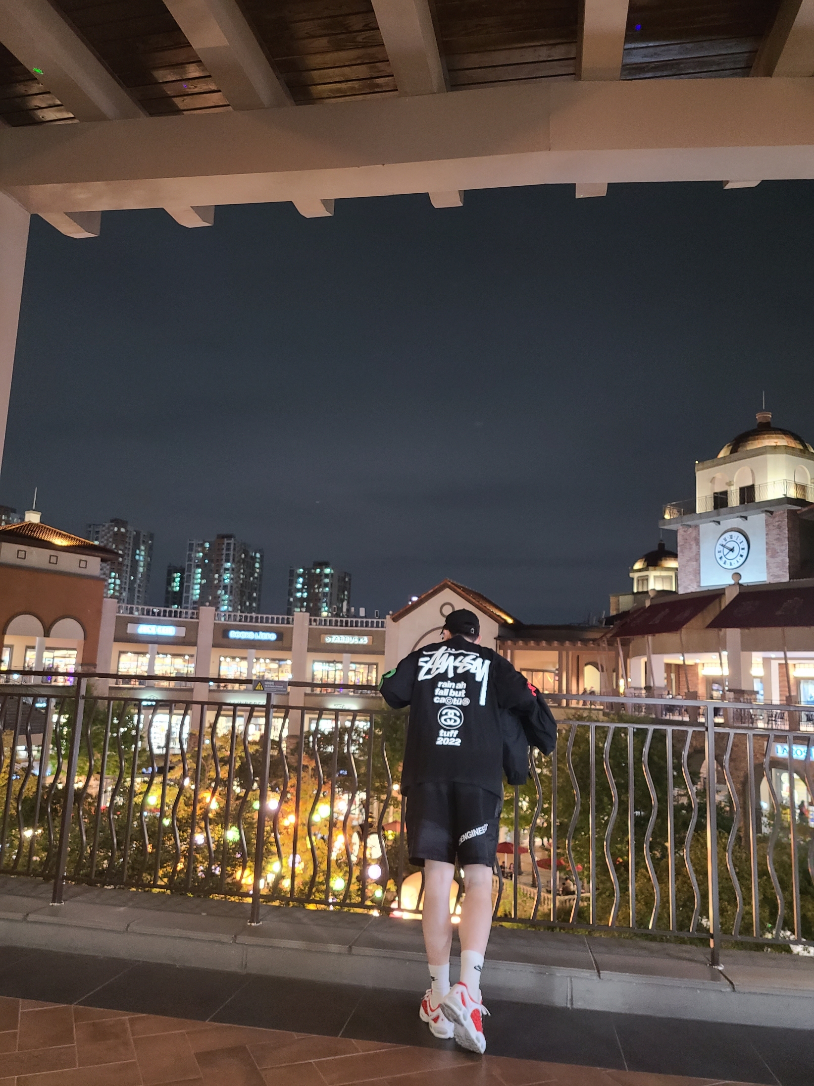 Nike x Supreme Air Max Tailwind 4 White, Stussy x Cactus Plant Flea Market Sport LS T-Shirt Black 착용 스타일 - 2