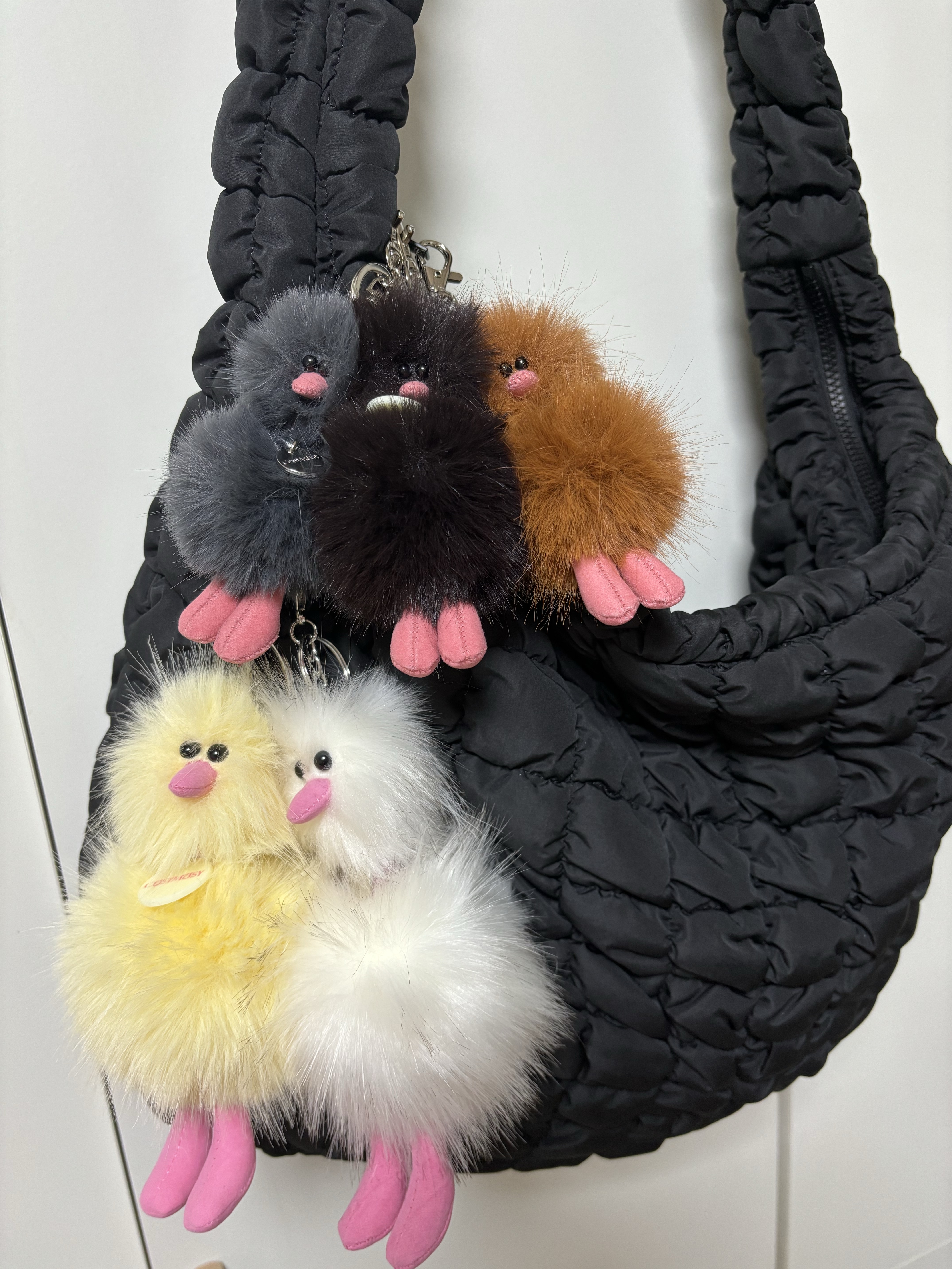 COS Quilted Oversized Shoulder Bag Black 착용 스타일