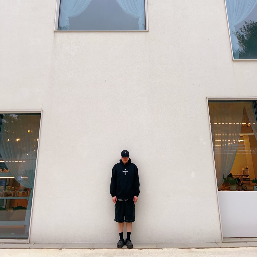 Supreme 2-Tone S Logo 6-Panel Black - 24SS, Supreme Cross Box Logo Hooded Sweatshirt Black - 20FW 착용 스타일
