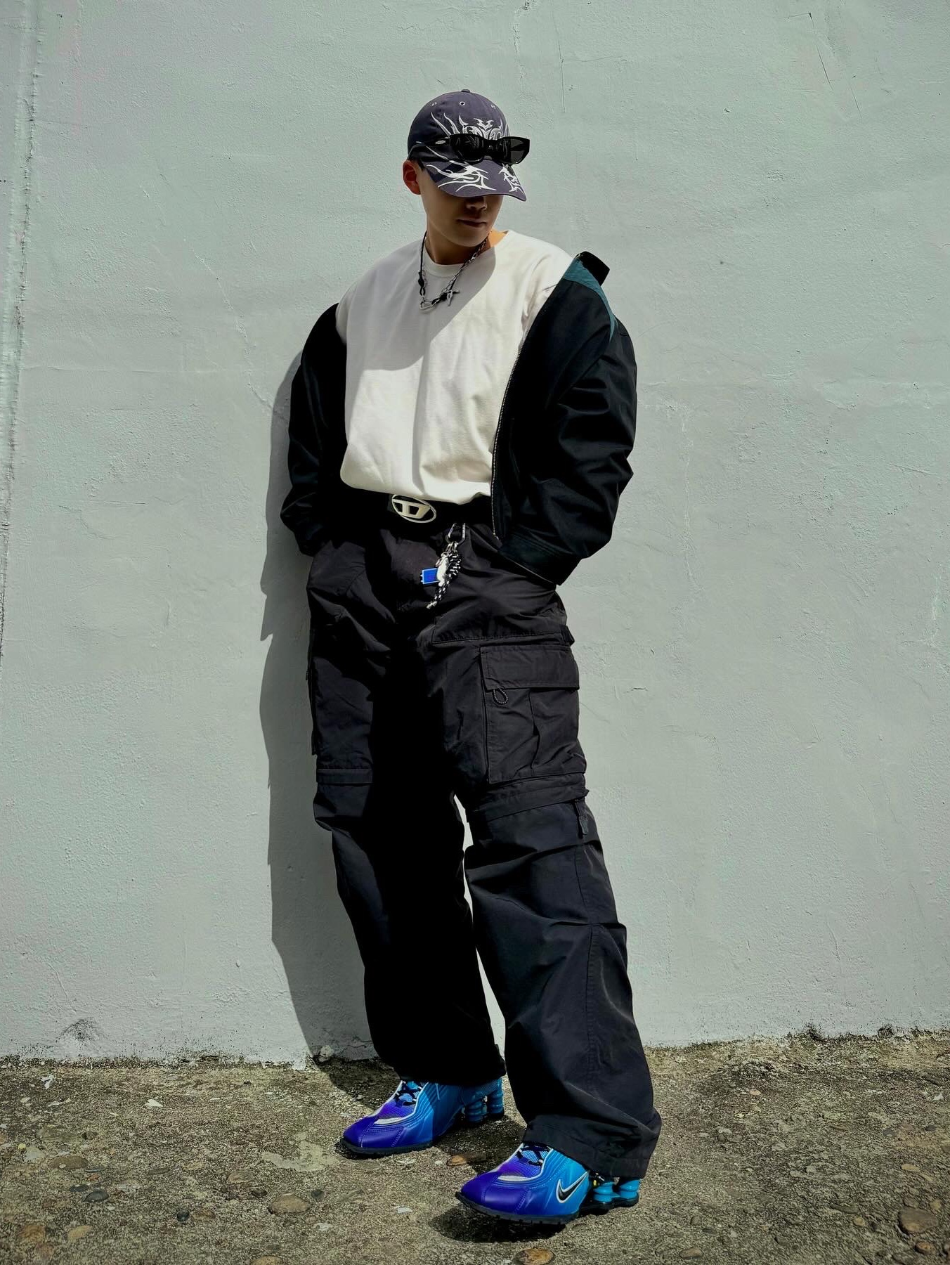 Nike x Martine Rose Shox MR4 Scuba Blue, Diesel B-1DR Leather Belt with D Buckle Black 착용 스타일 - 3
