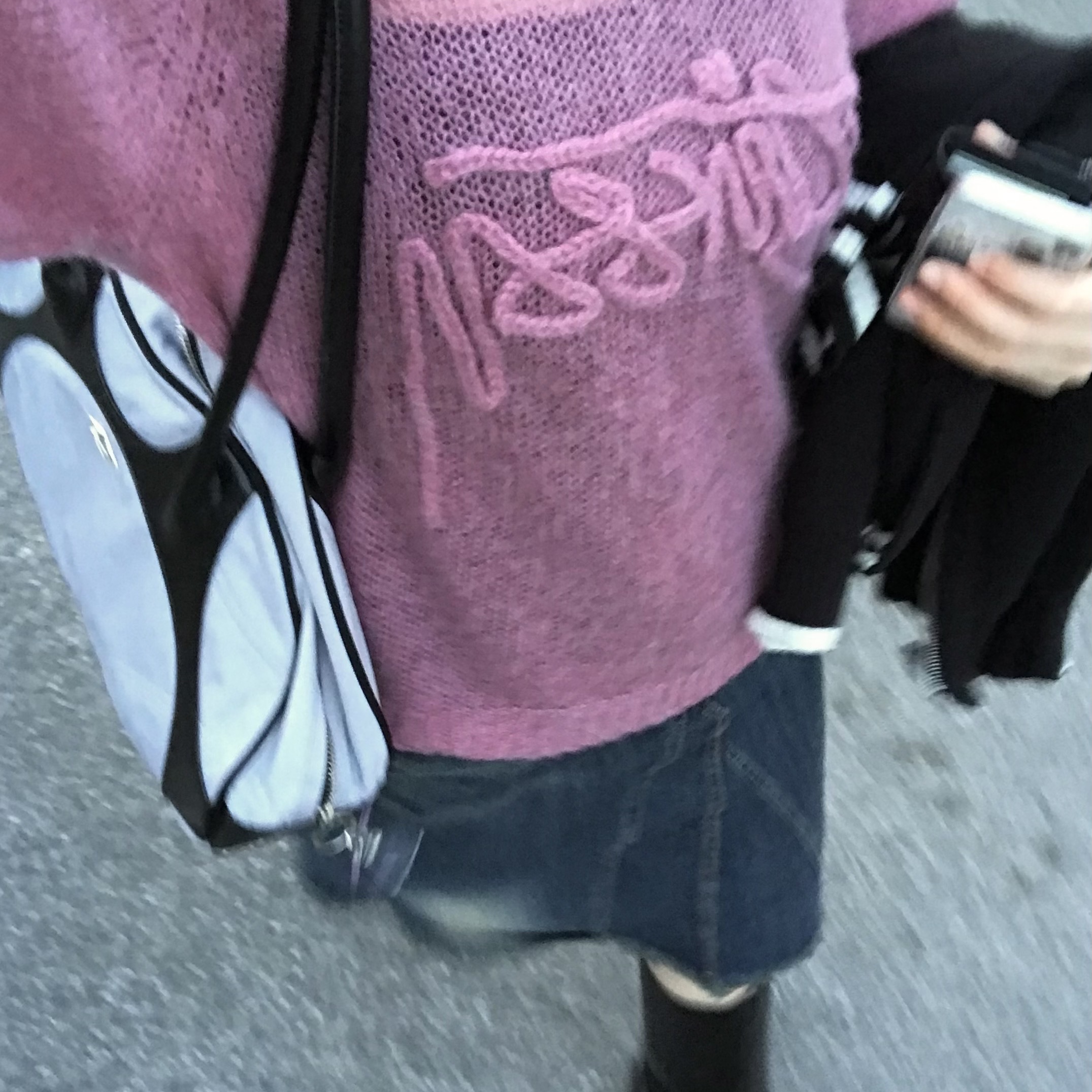 Stussy Loose Knit Logo Sweater Mauve, Mischief Bowling Bag Light Grey 착용 스타일 - 1