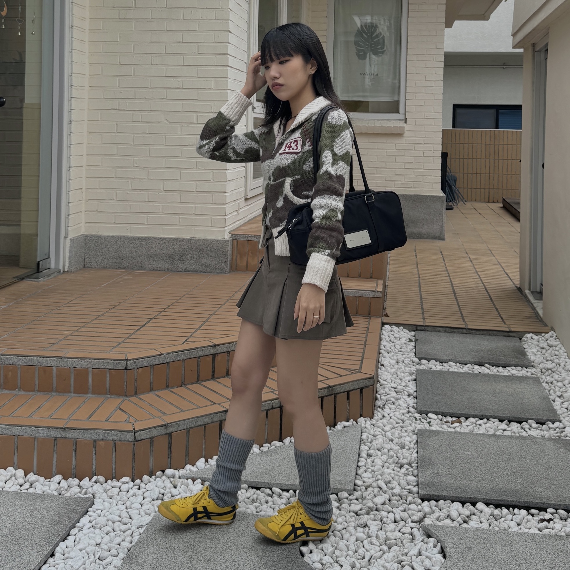 Onitsuka Tiger Mexico 66 Yellow Black, Matin Kim Sporty Tote Bag Black 착용 스타일