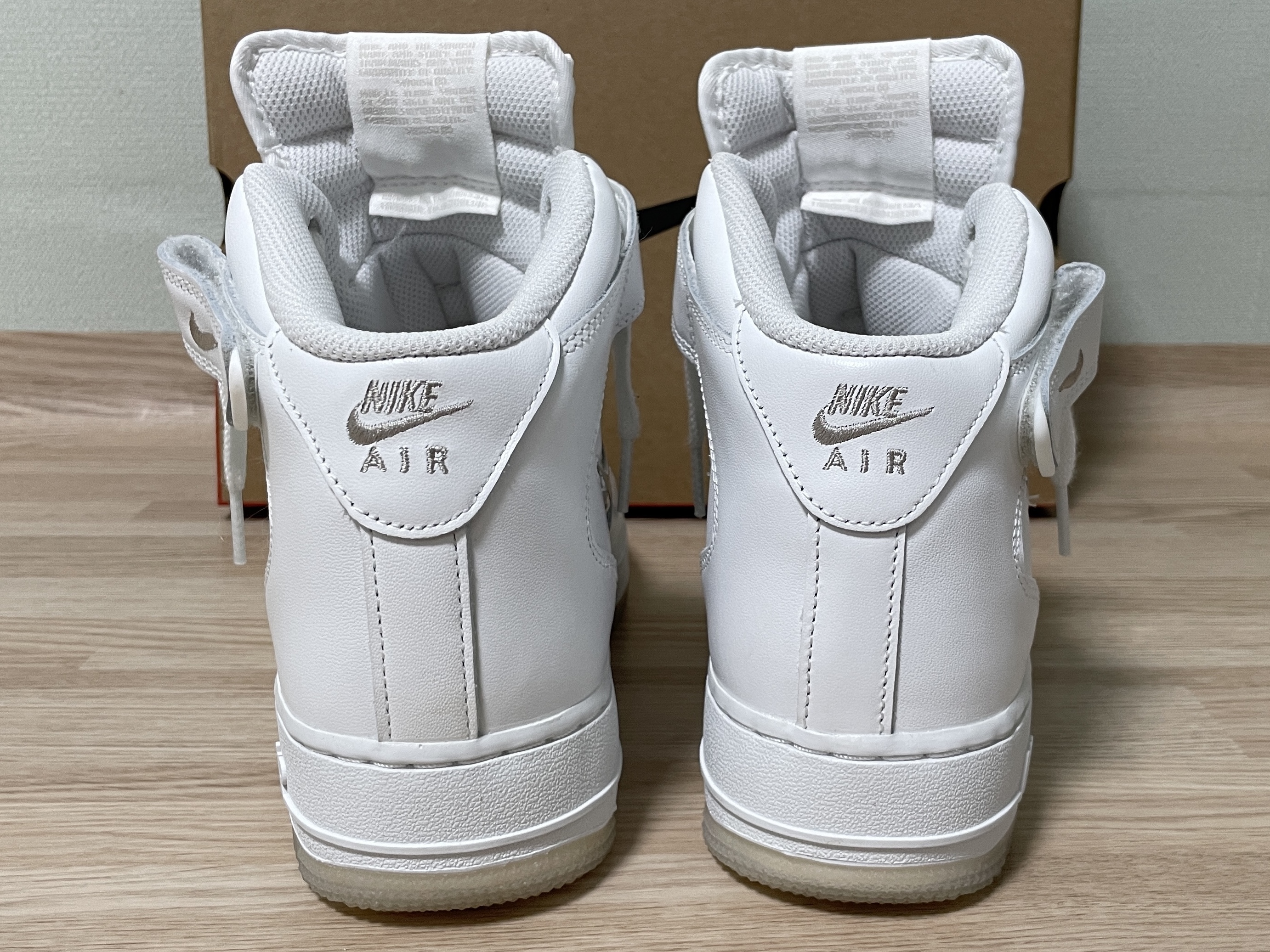 Nike Air Force 1 Mid '07 Color of the Month Summit White 착용 스타일 - 4
