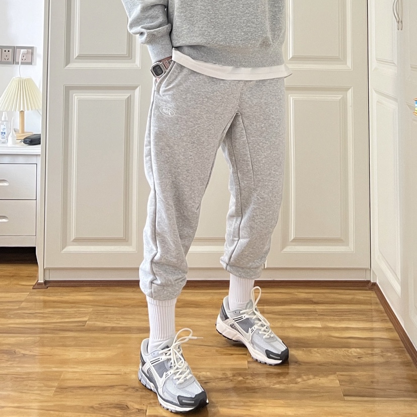 (W) Nike Zoom Vomero 5 Pure Platinum Metallic Silver 착용 스타일