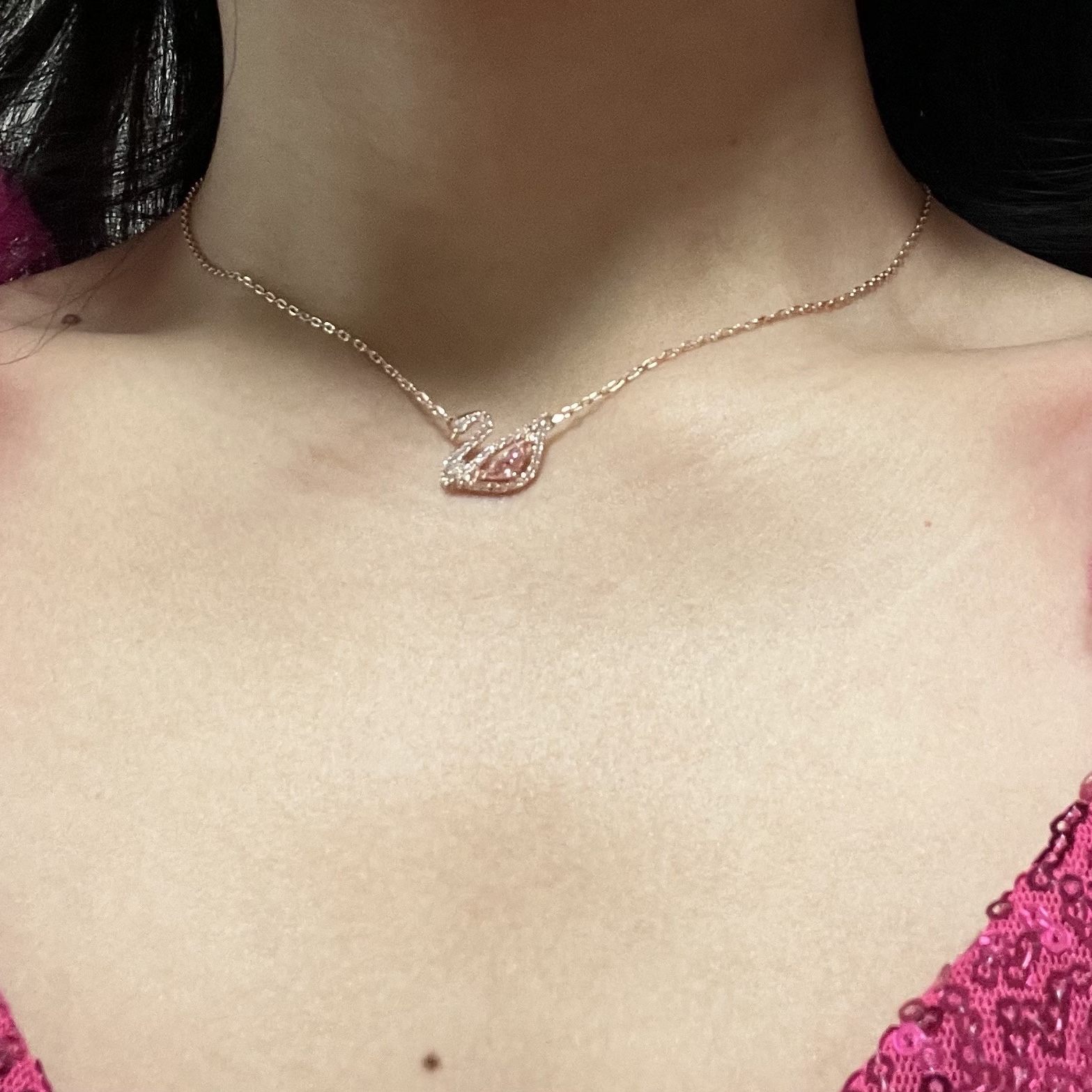 (W) Swarovski Dazzling Swan Necklace Pink Rose Gold Plated 착용 스타일