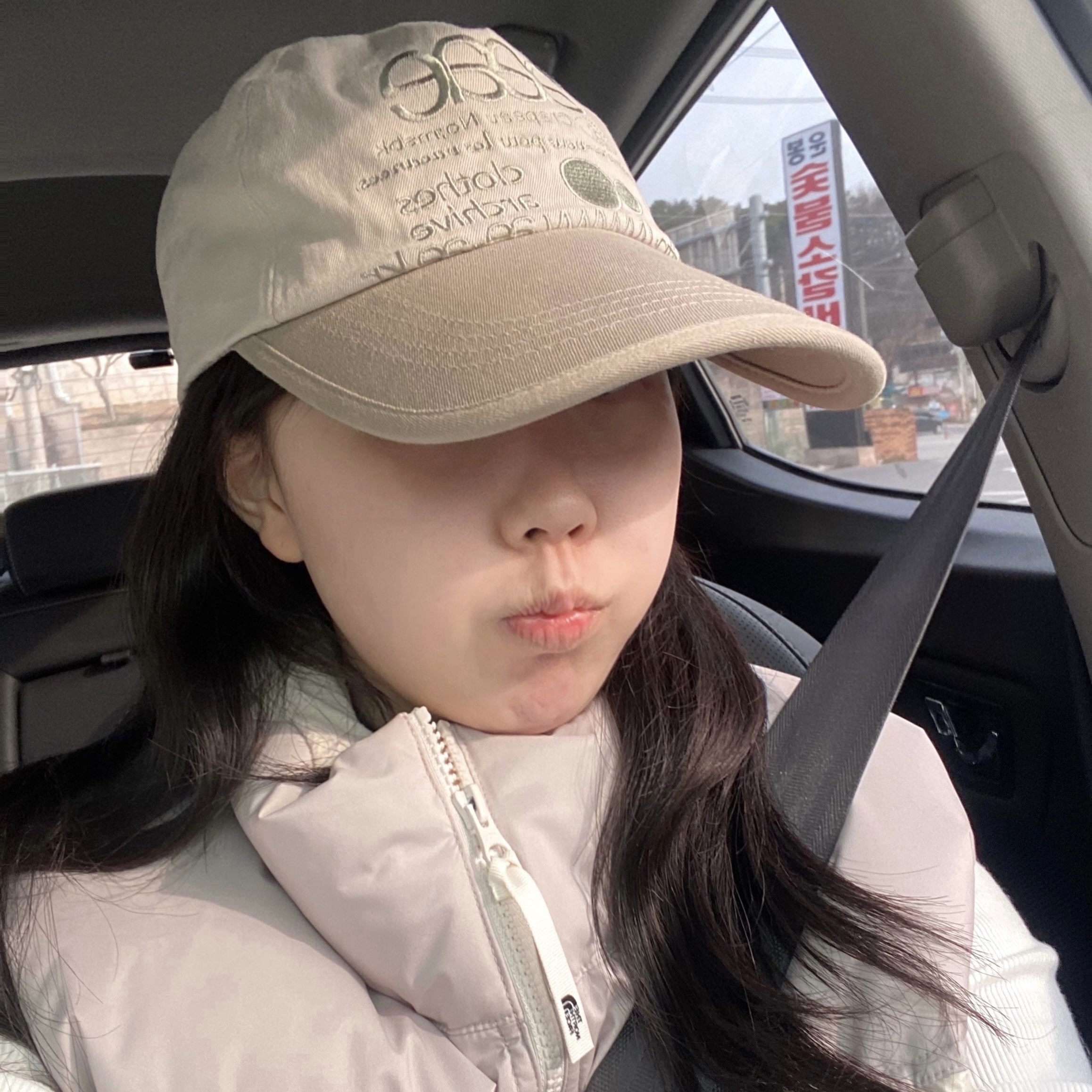 Aeae Web Logo 5-Pannel Charcoal Mocha, Aeae Web Logo Mesh Cap Olive Beige 착용 스타일 - 5