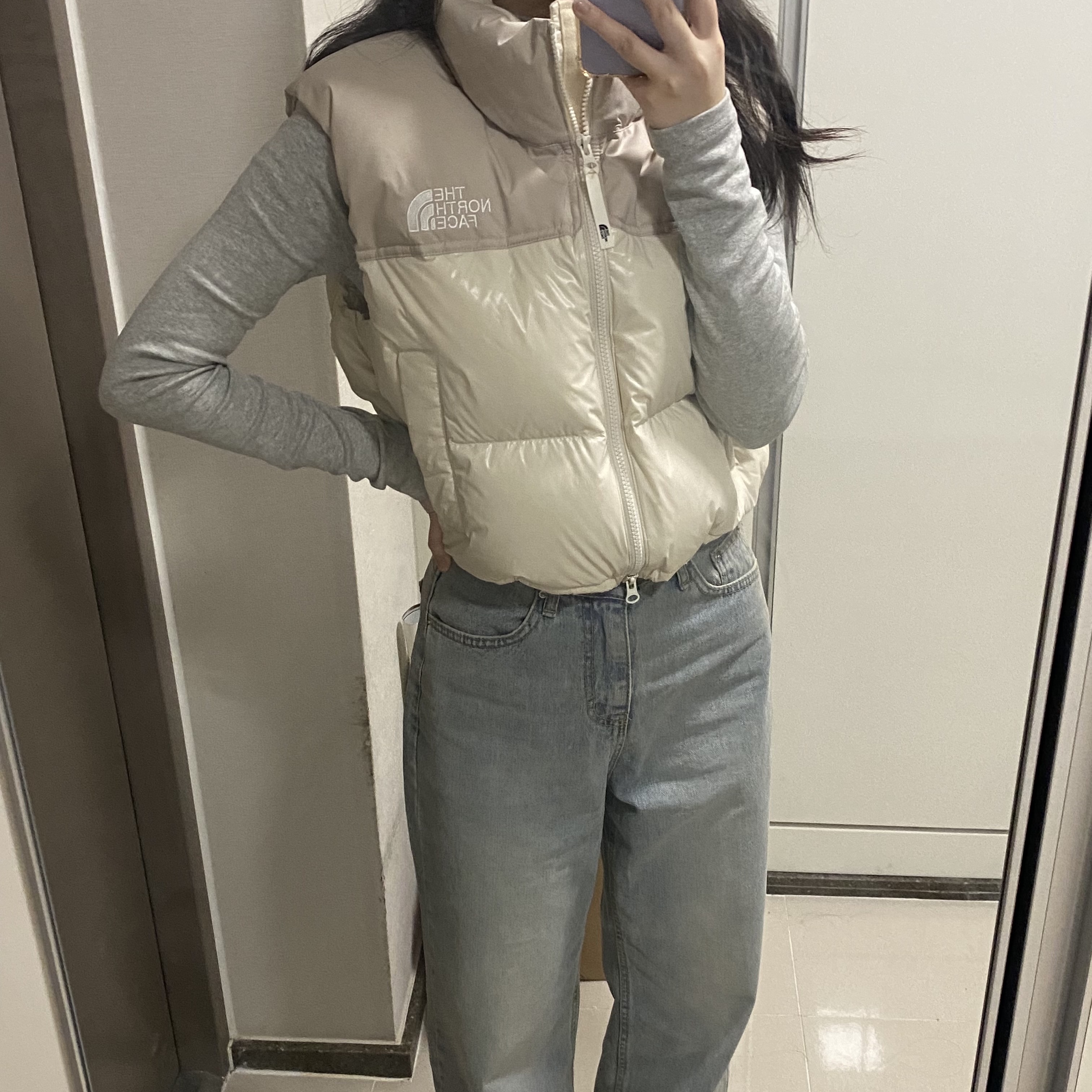 (W) New Balance 574 Black - B Standard, (W) The North Face White Label Novelty Nuptse Down Vest Cream 착용 스타일 - 2