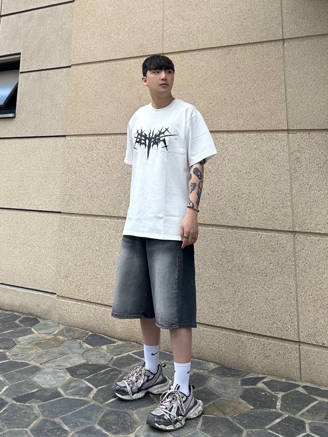 Balenciaga 3XL Sneakers Grey White Blue 착용 스타일 - 1