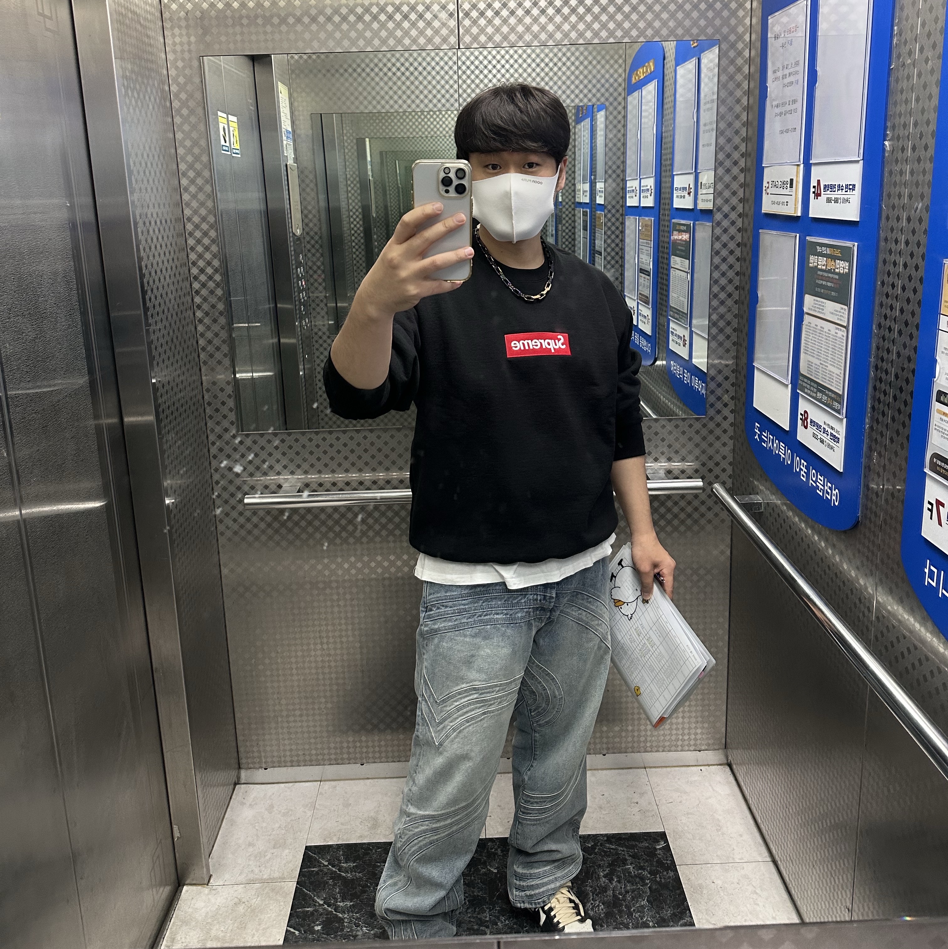 Supreme S Logo Loose Fit Jean Washed Blue - 24SS, Supreme Box Logo Crewneck Black - 22FW 착용 스타일