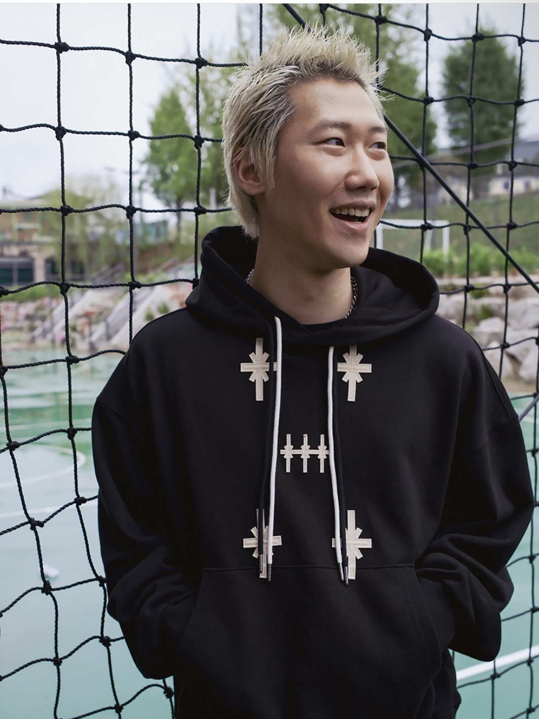 Karactor Orion Patched Hoodie Black 착용 스타일