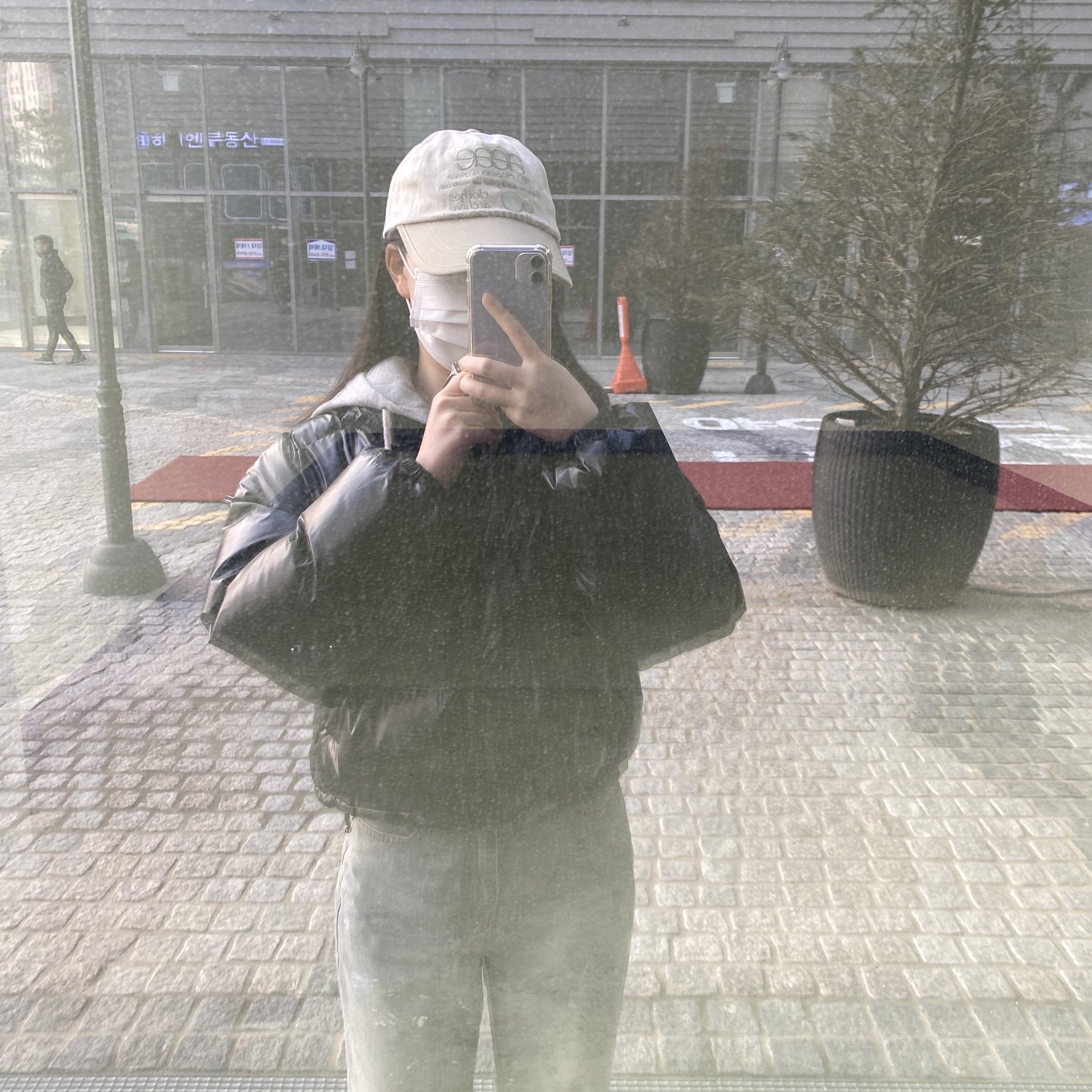 Aeae Web Logo 5-Pannel Charcoal Mocha, Aeae Web Logo Mesh Cap Olive Beige 착용 스타일 - 2