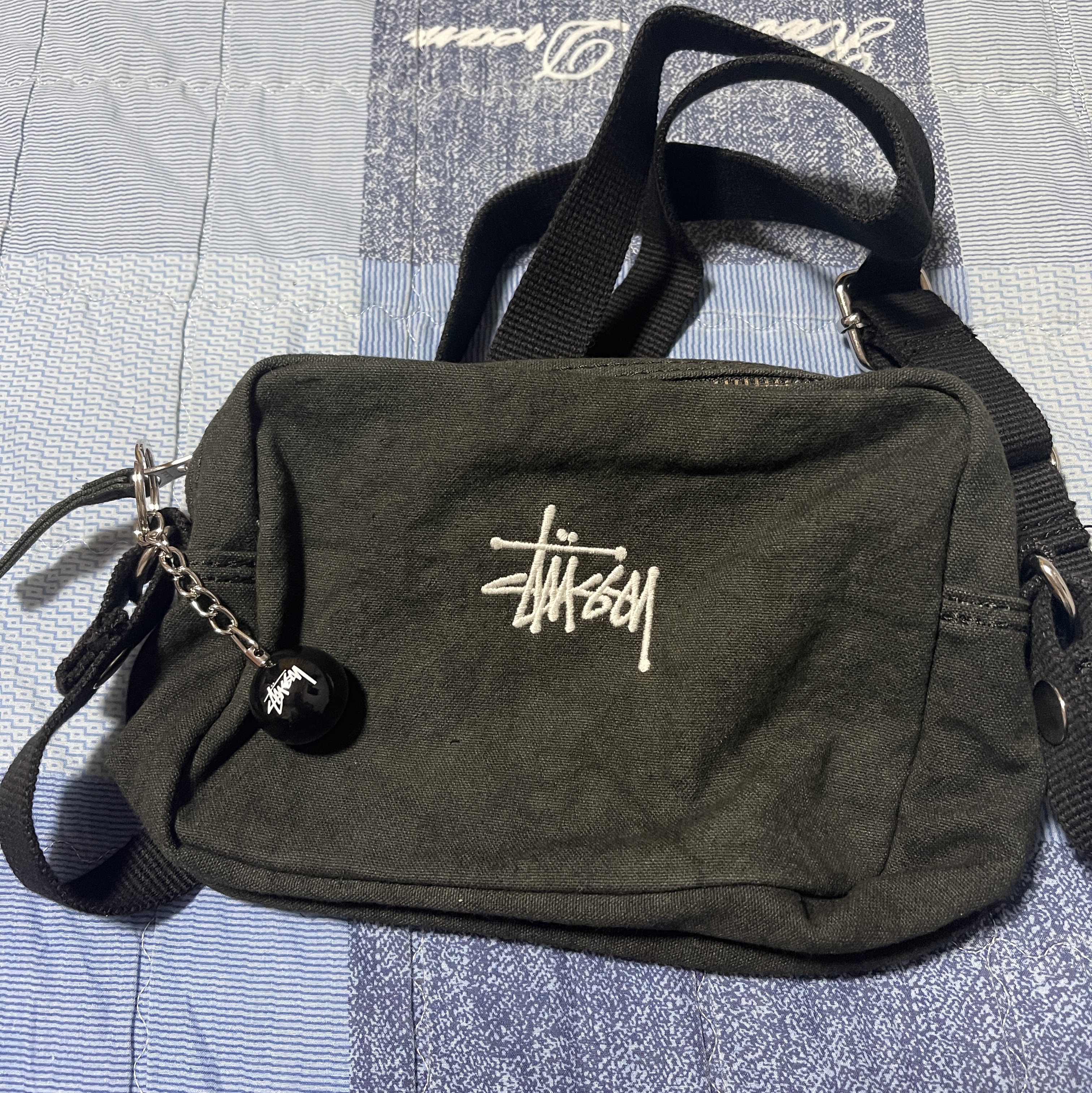 Stussy Canvas Side Pouch Washed Black, Stussy 8 Ball Keychain Black 착용 스타일