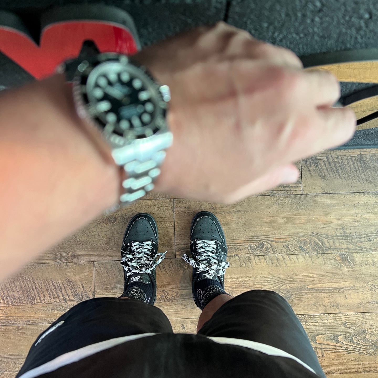 Jordan 1 x Travis Scott Retro Low OG SP Black Phantom 착용 스타일 - 1