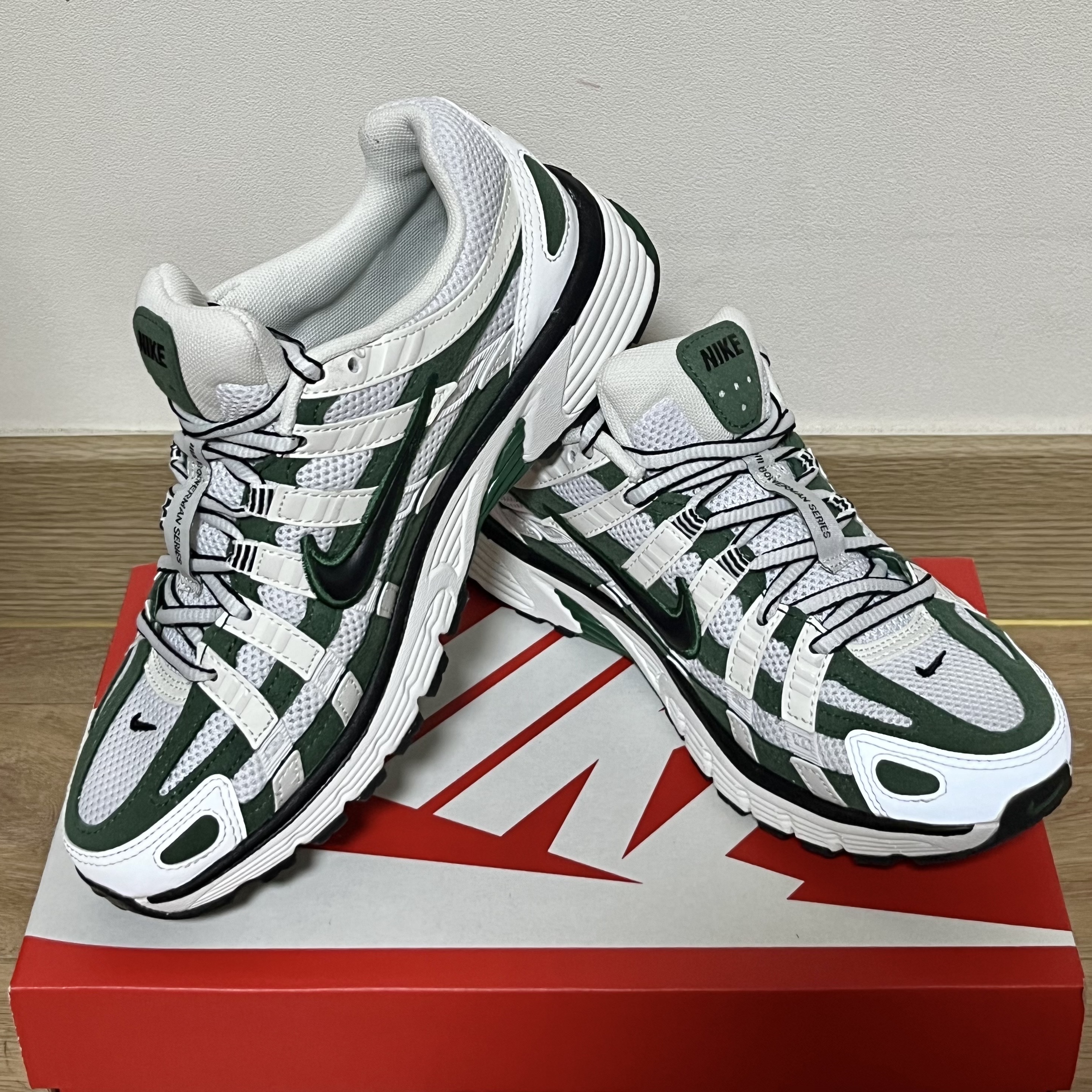 (W) Nike P-6000 Summit White Fir 착용 스타일 - 2