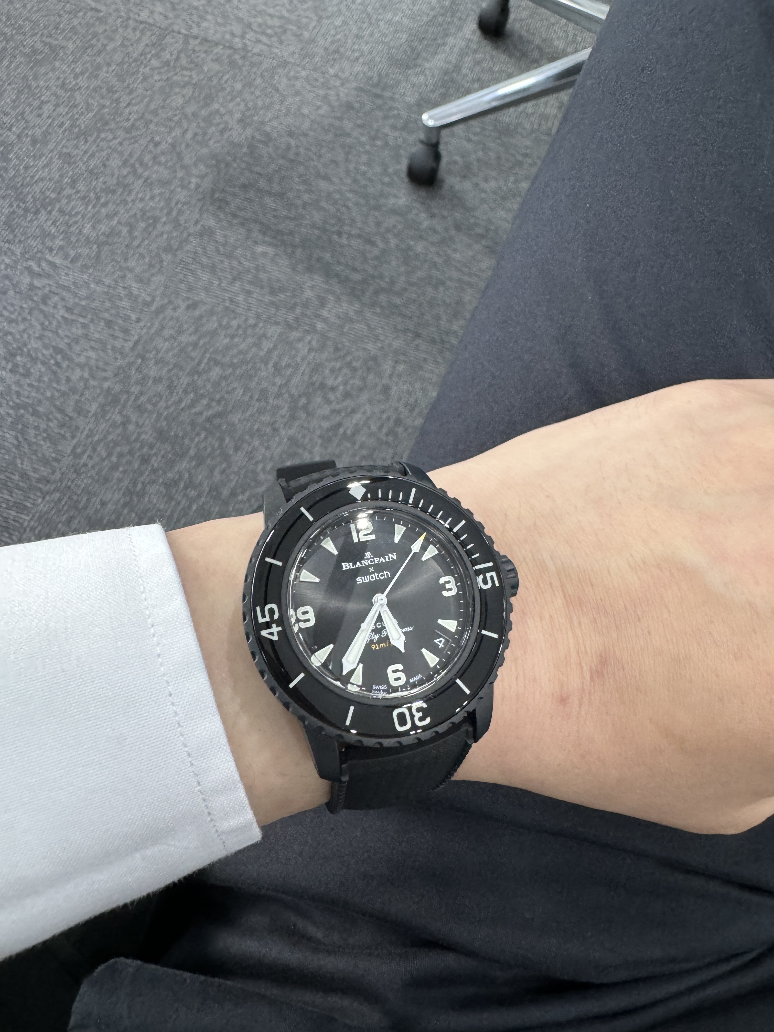 Swatch x Blancpain Bioceramic Ocean of Storms 착용 스타일 - 1