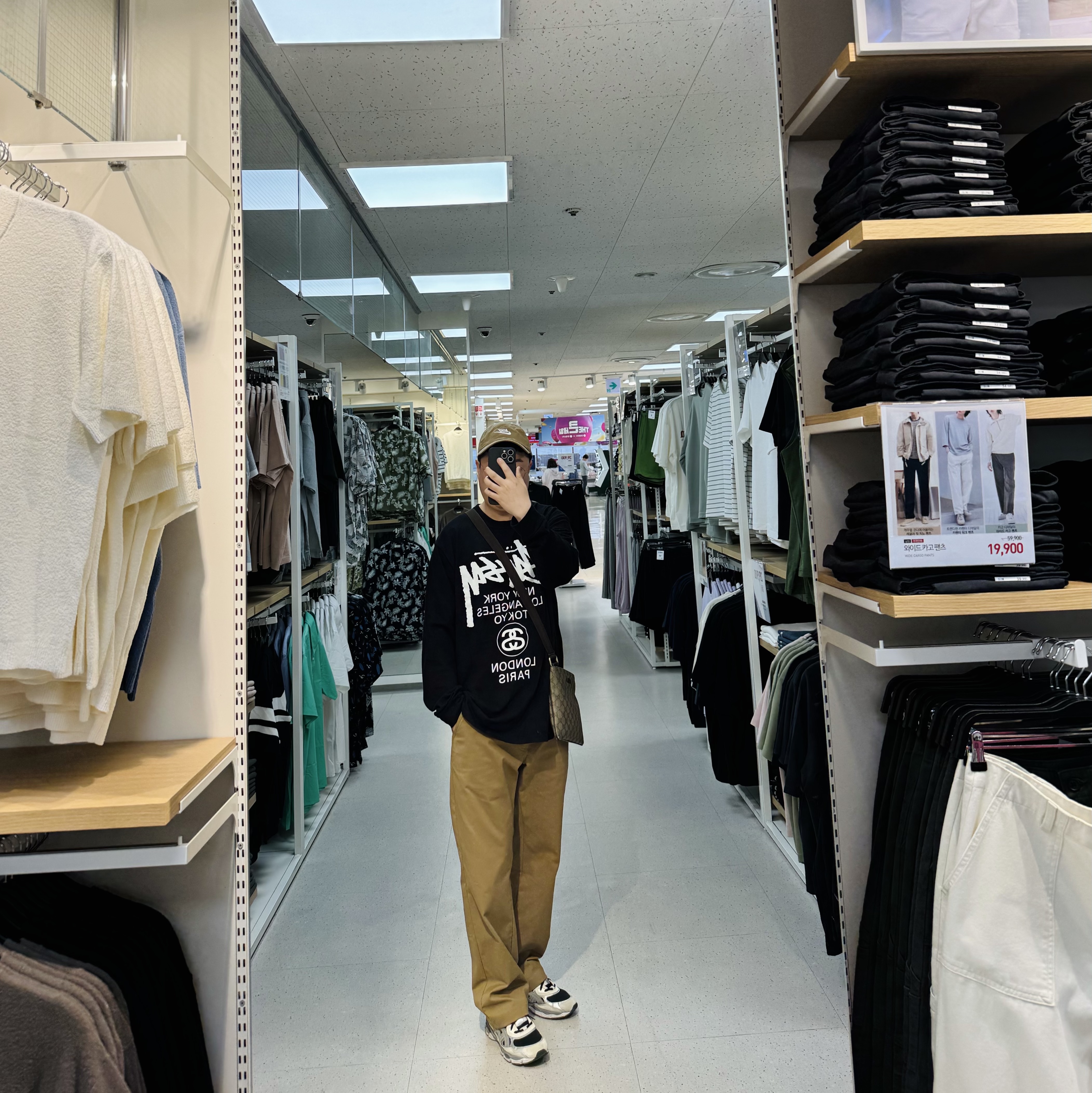 Nike Heritage 86 Futura Washed Cap Dark Driftwood, Stussy World Tour LS T-Shirt Black 착용 스타일 - 1