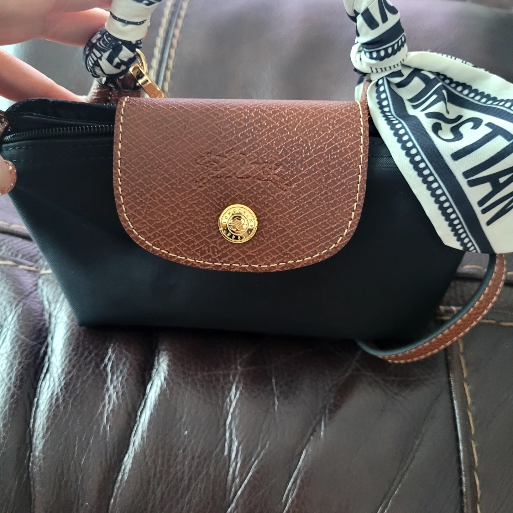 Longchamp Le Pliage Original Handle Pouch Black 착용 스타일