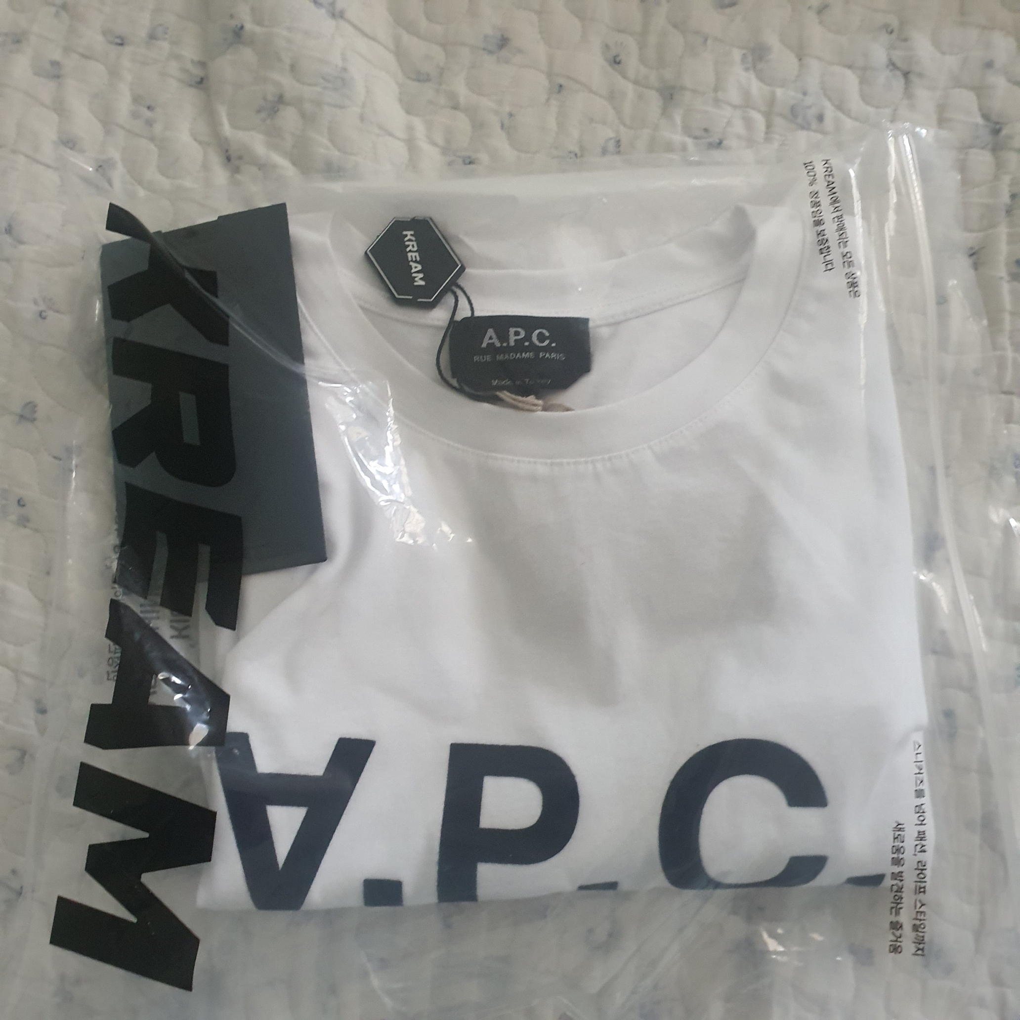 A.P.C. VPC T-Shirt White Dark Navy 착용 스타일