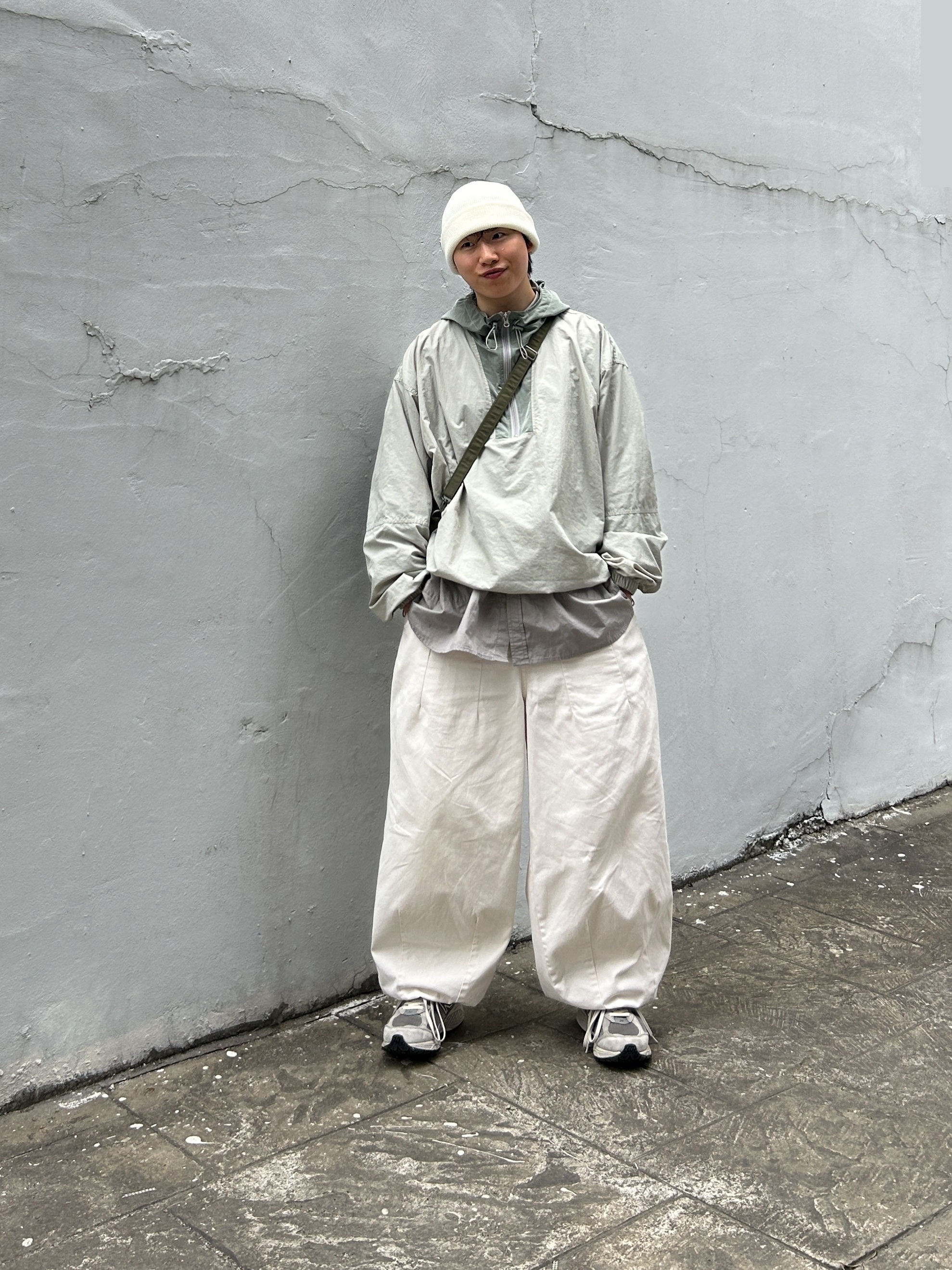 New Balance 2002R Grey 착용 스타일 - 2