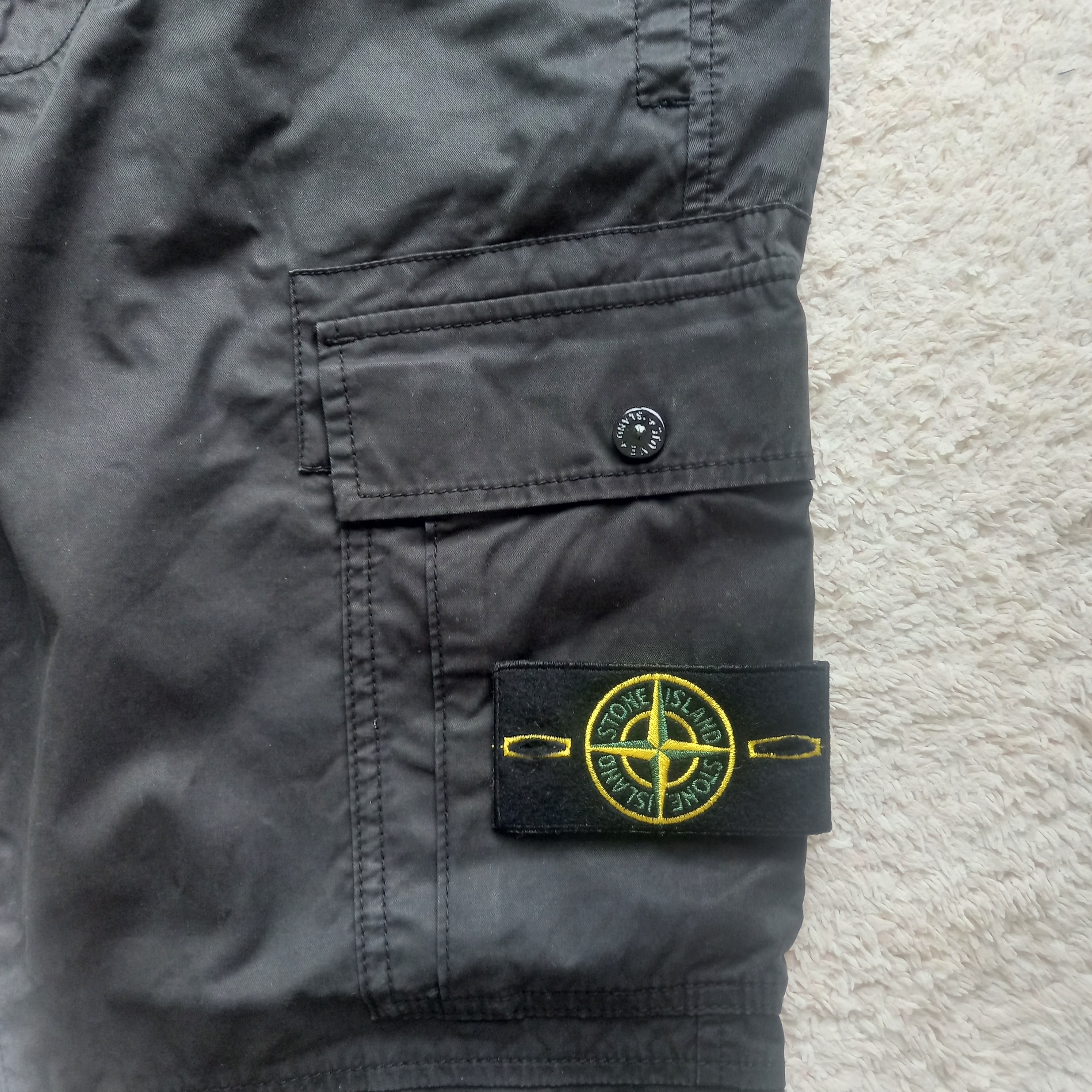 Stone Island 32419 Supima Cotton Twill Stretch-TC Cargo Pants Black - 22SS 착용 스타일 - 2