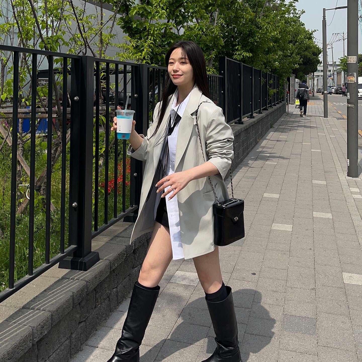 Cardinal Red Hardy Bag Black 착용 스타일 - 1