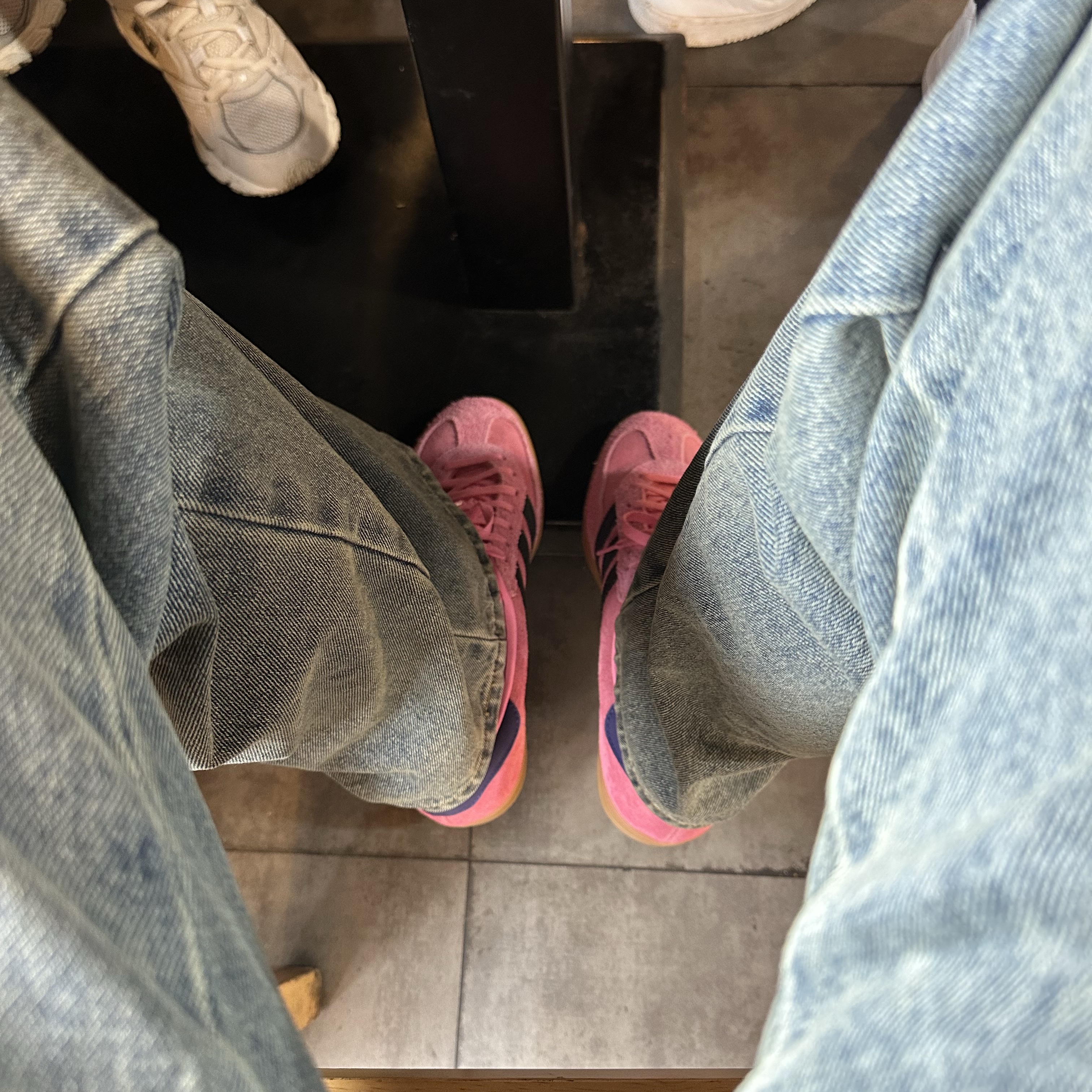 (W) Adidas Gazelle Indoor Bliss Pink 착용 스타일 - 1