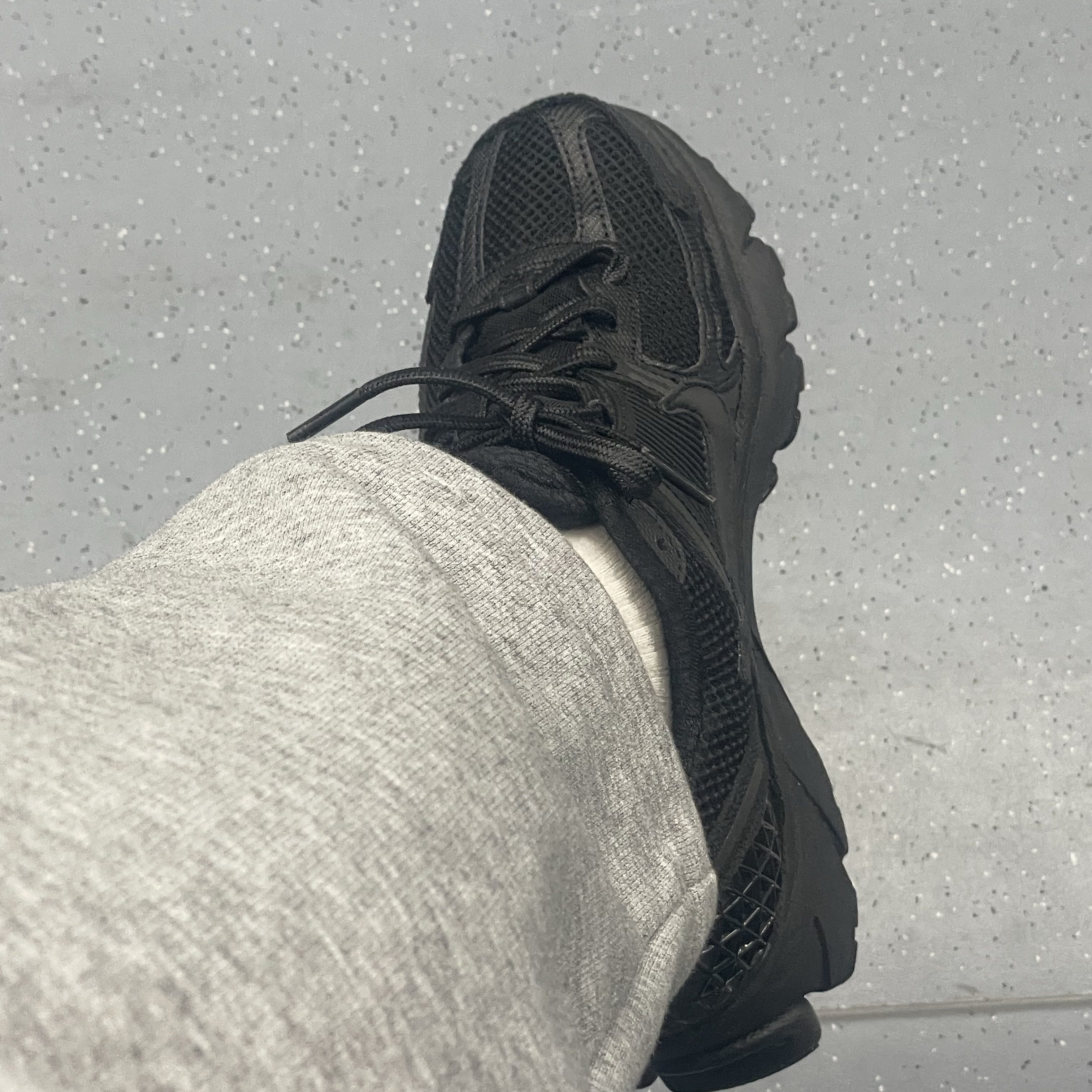 Nike Zoom Vomero 5 SP Black 착용 스타일