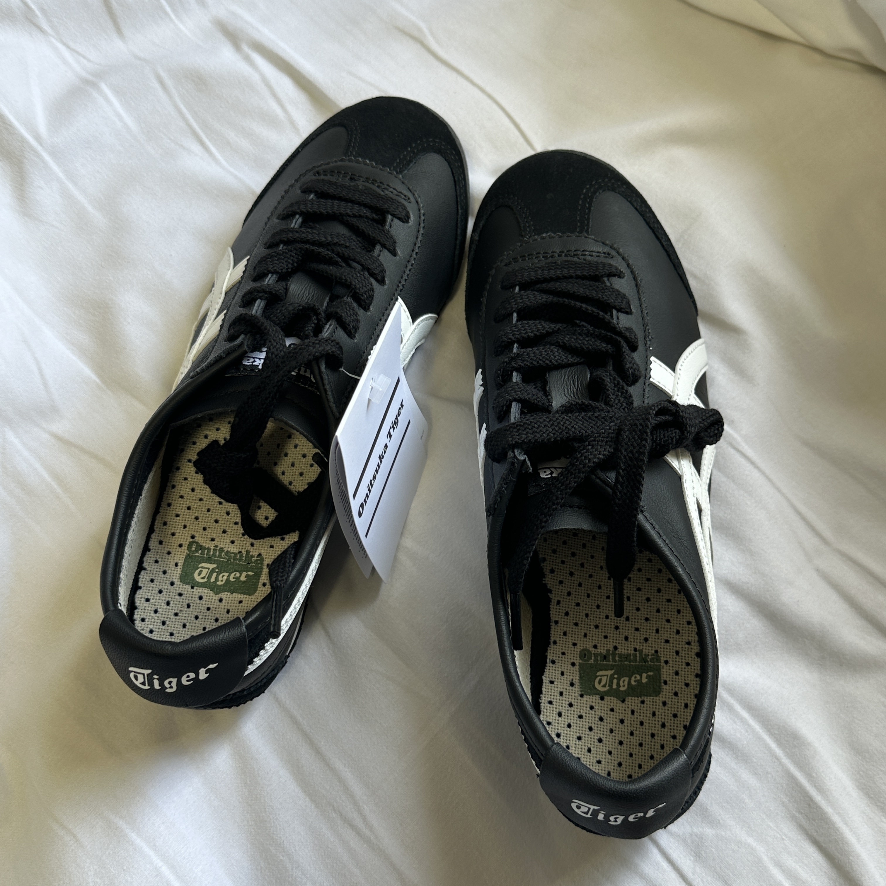 Onitsuka Tiger Mexico 66 Black White 착용 스타일 - 1