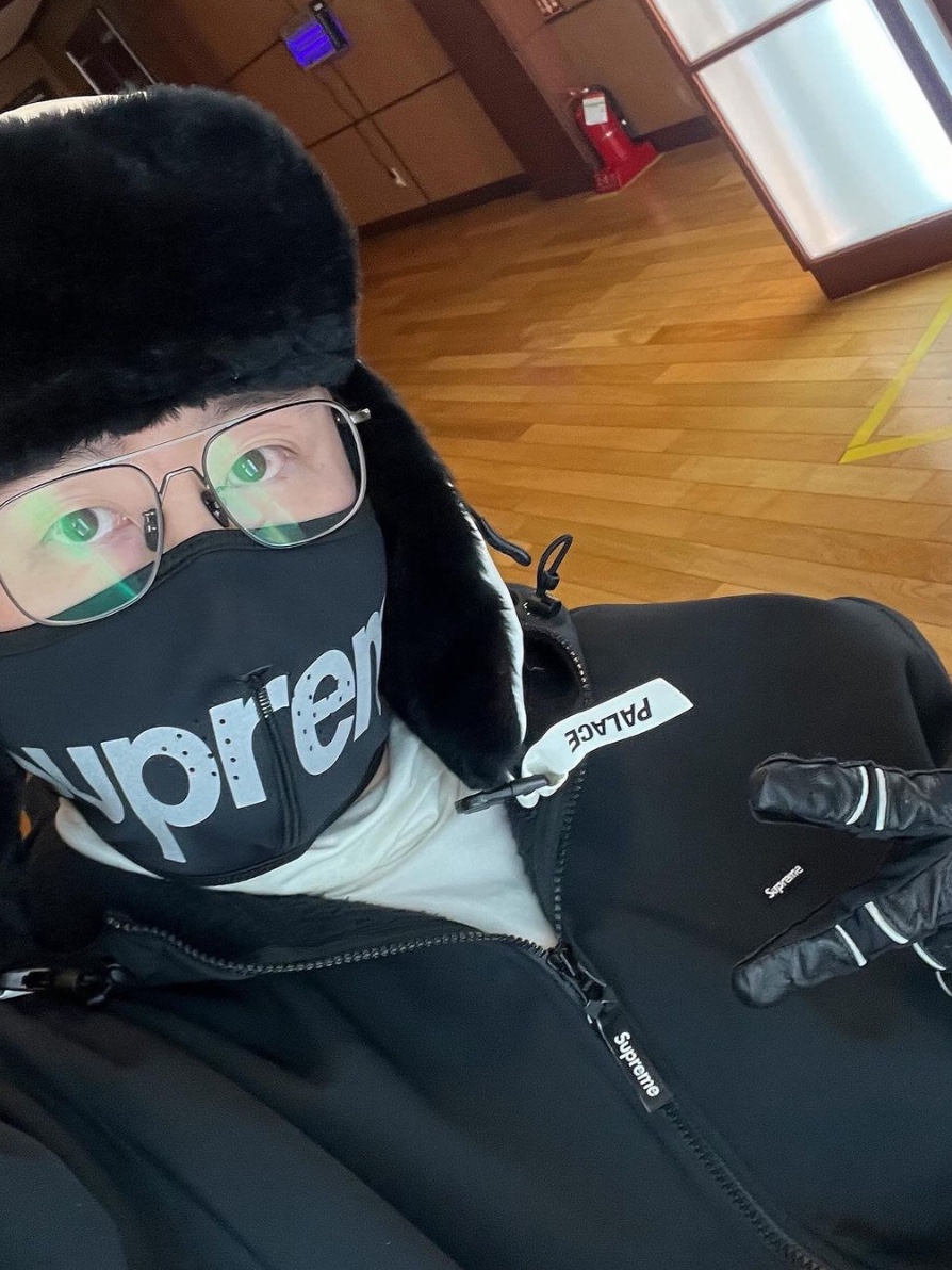 Supreme Windstopper Zip Up Hooded Sweatshirt Black - 23FW, Supreme Windstopper Facemask Black - 23FW 착용 스타일 - 2