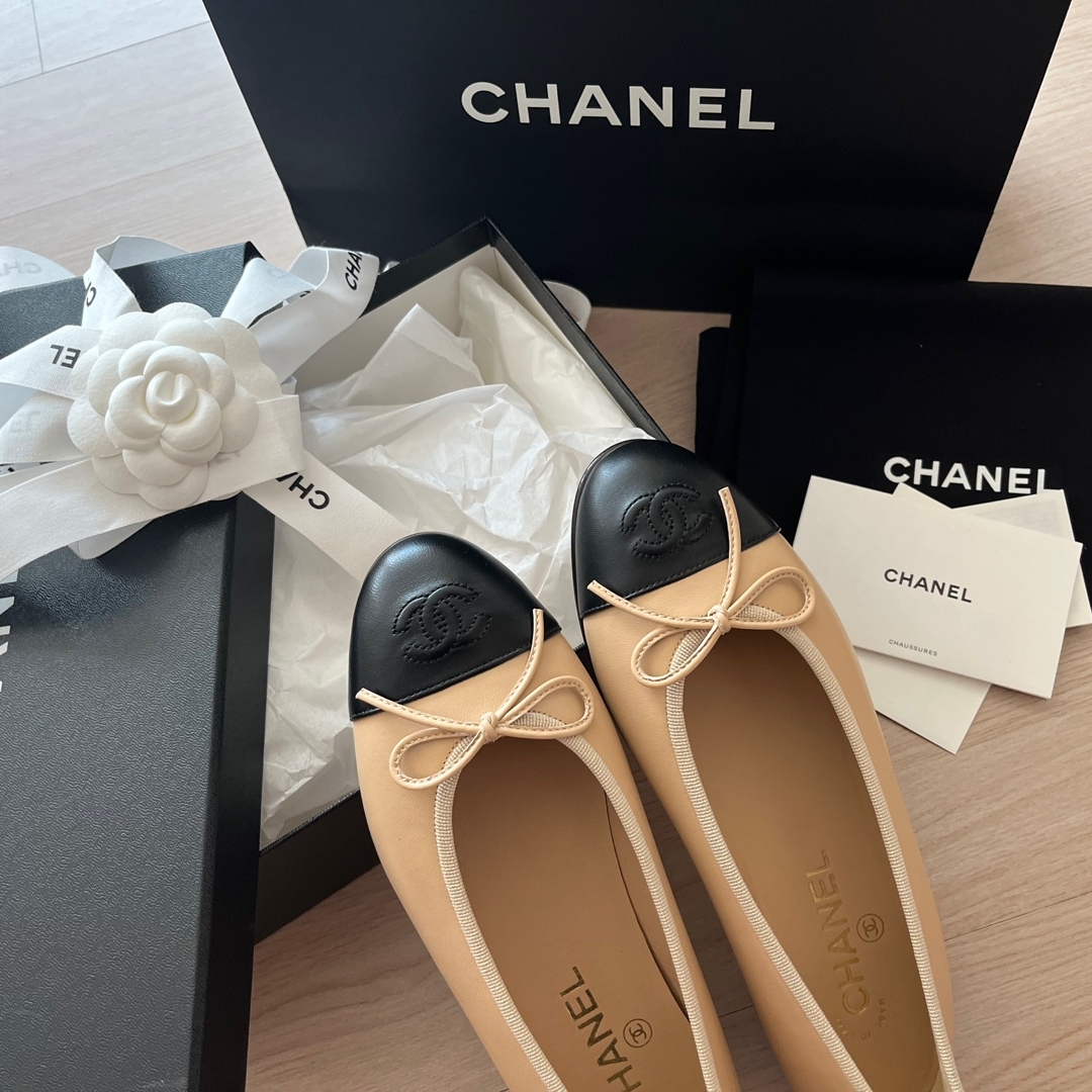 (W) Chanel Ballerina Flat Lambskin & Beige Black 착용 스타일