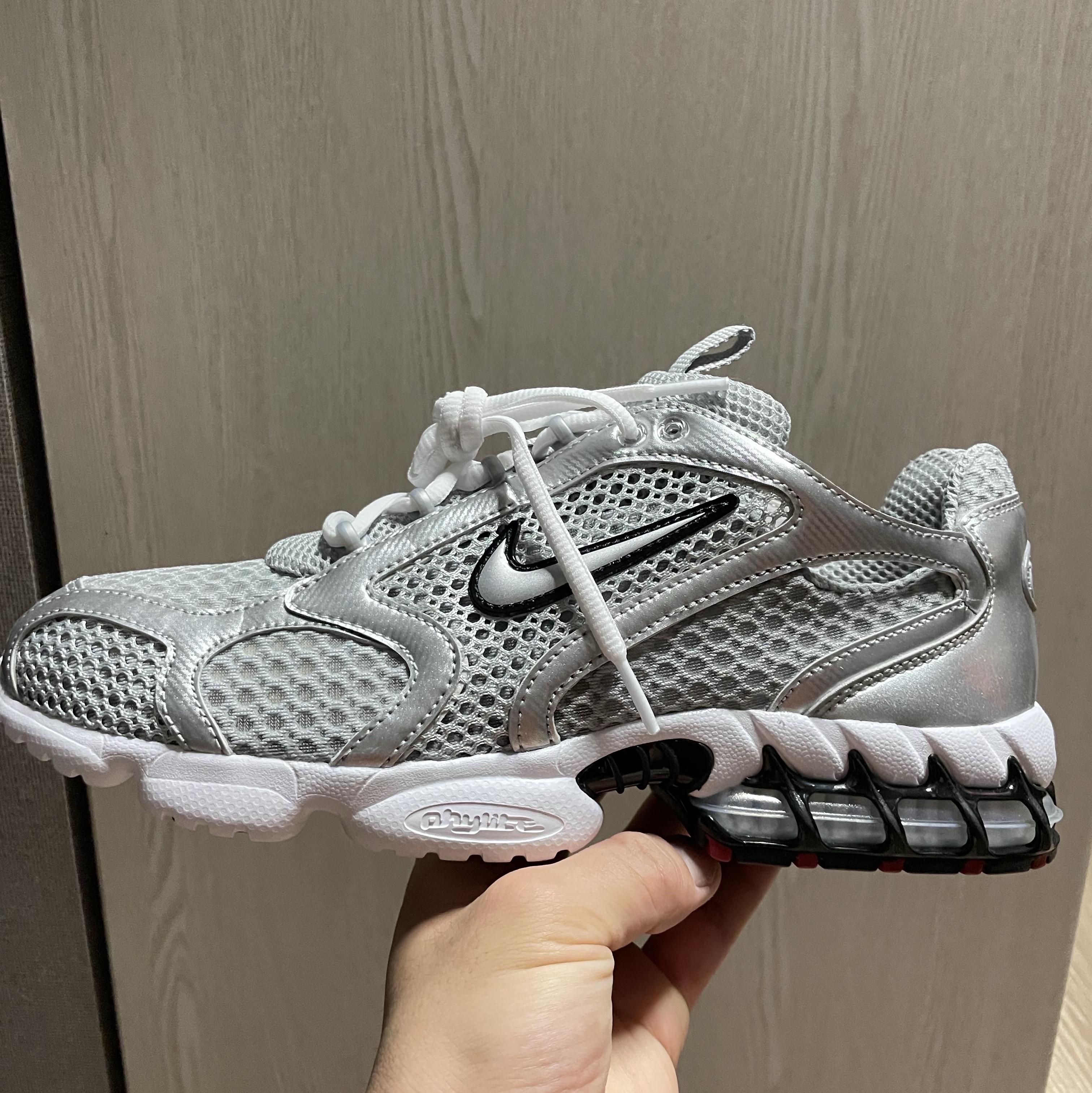 Nike Air Zoom Spiridon Cage 2 Metallic Silver 착용 스타일 - 3
