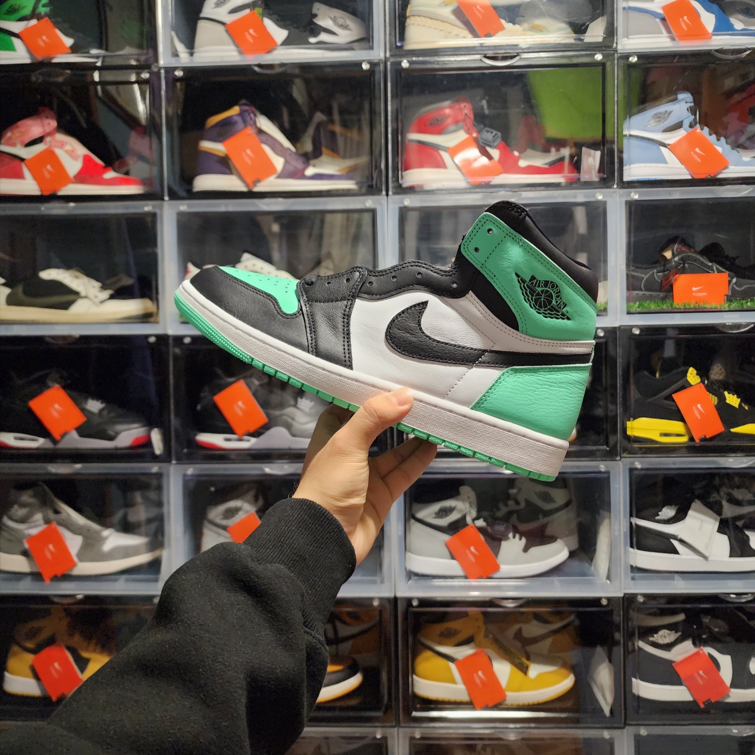 Jordan 1 Retro High OG Green Glow 착용 스타일 - 1