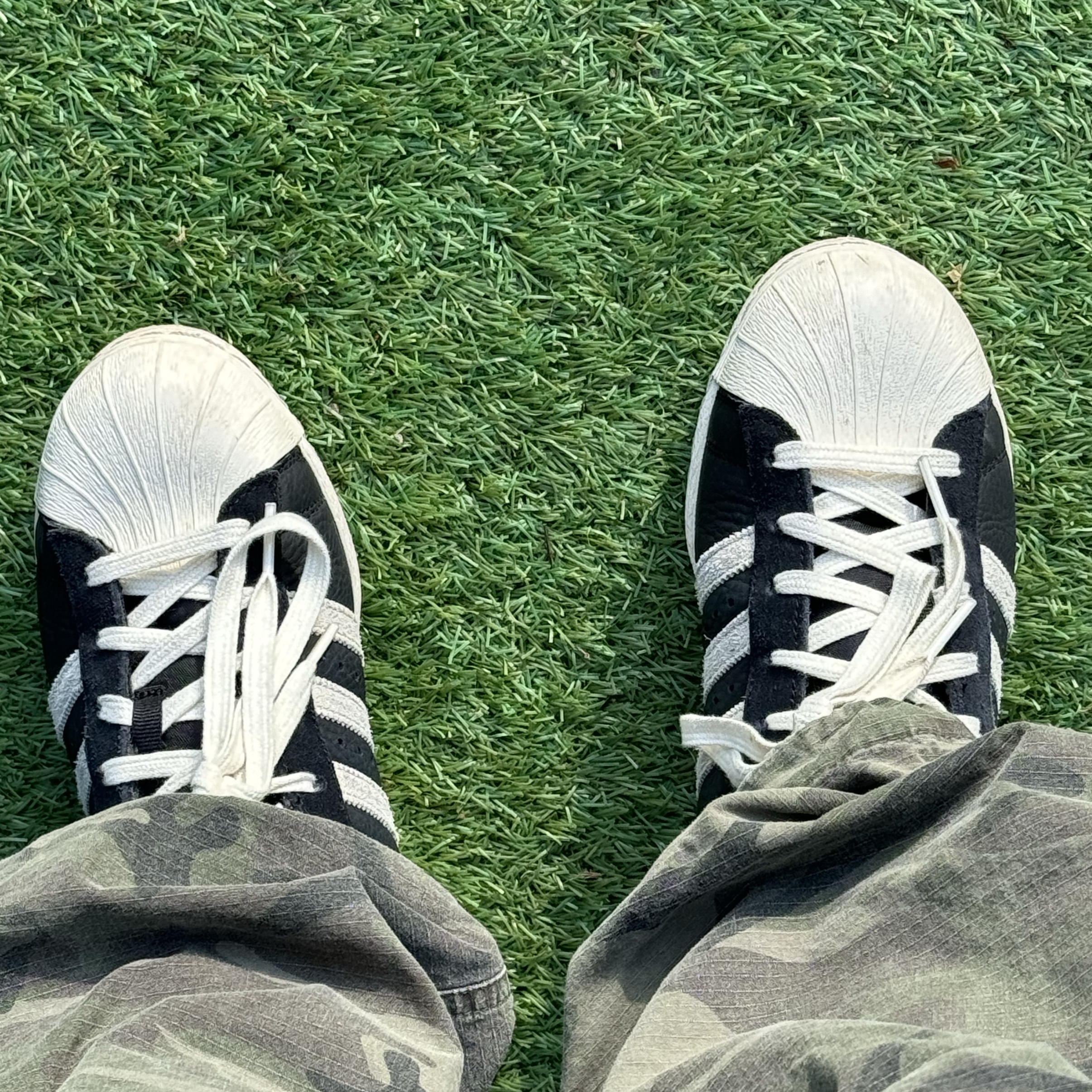 Adidas Superstar 82 Black White 착용 스타일