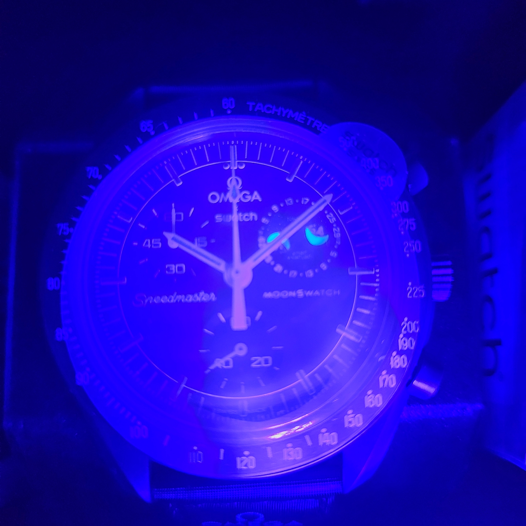 Swatch x Omega x Snoopy Bioceramic Moonswatch Mission To The Moonphase New Moon 착용 스타일 - 2