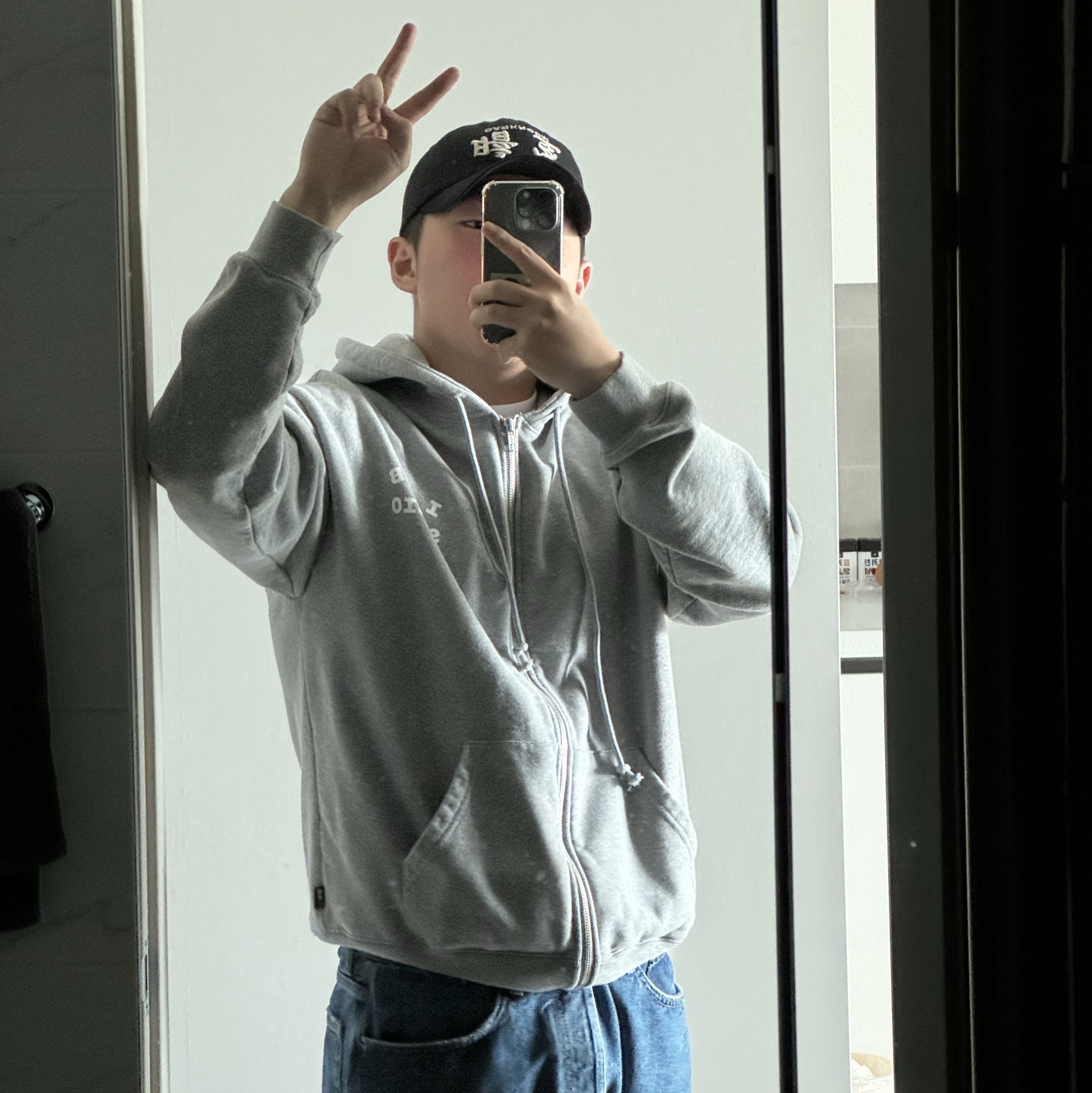 Darkr8m Studio Upside Down Silver Logo Cap, IAB Studio Zip-Up Hoodie Gray - 22FW 착용 스타일