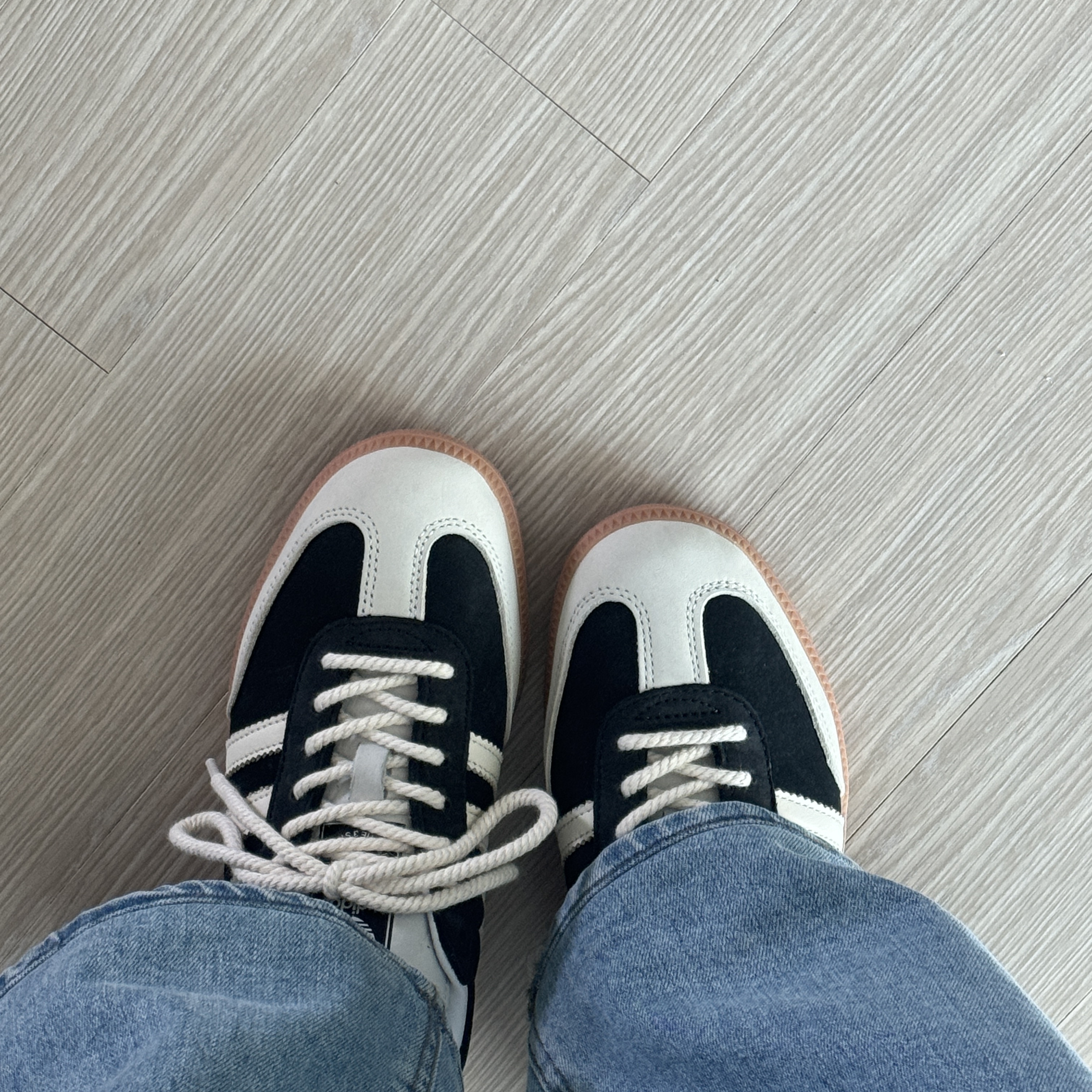 (W) Adidas Samba OG Core Black Wonder White 착용 스타일 - 3