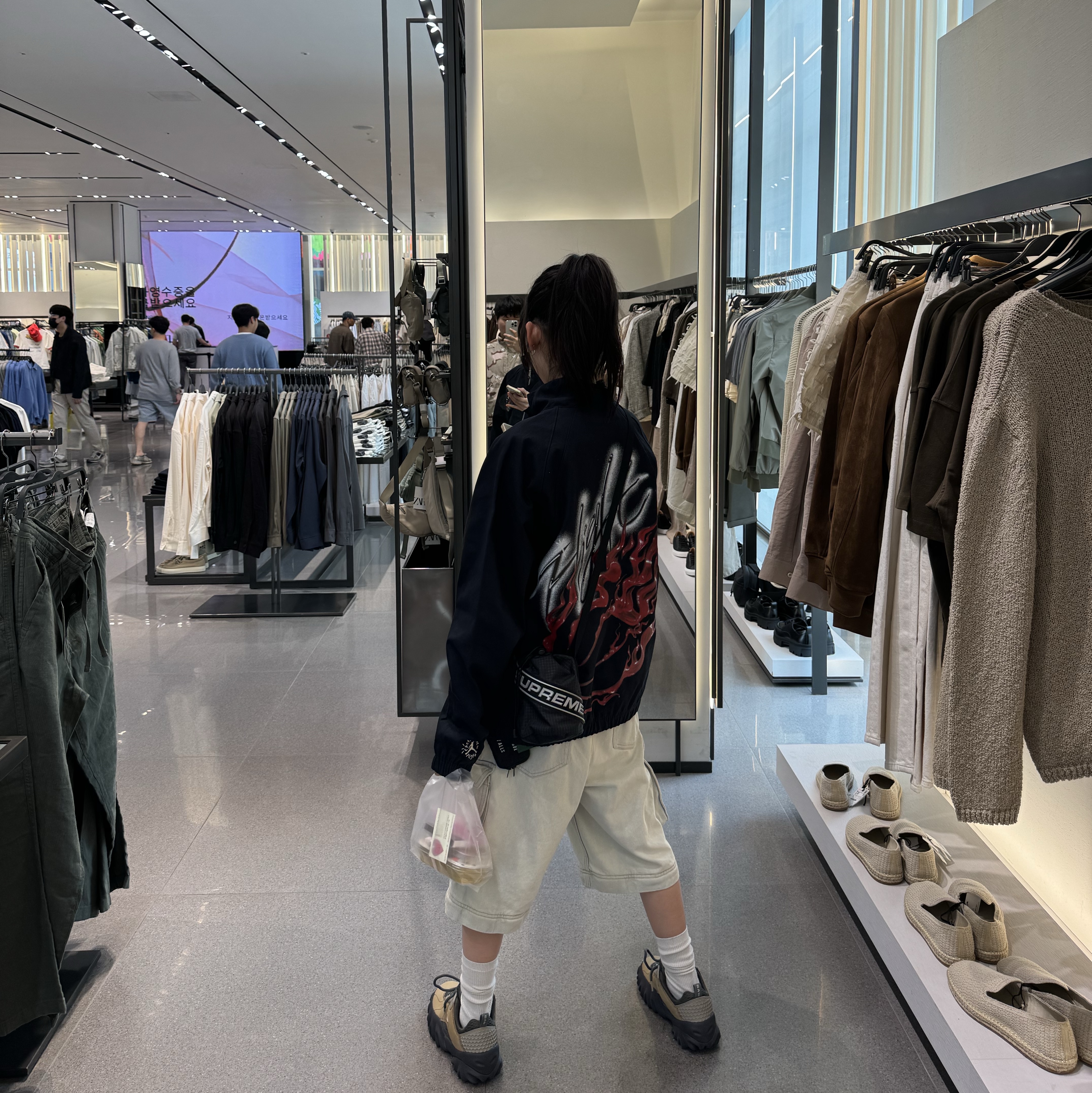 Jordan x Travis Scott Woven Jacket Black - Asia, Jordan x Travis Scott Woven Jacket Black - US/EU 착용 스타일 - 4