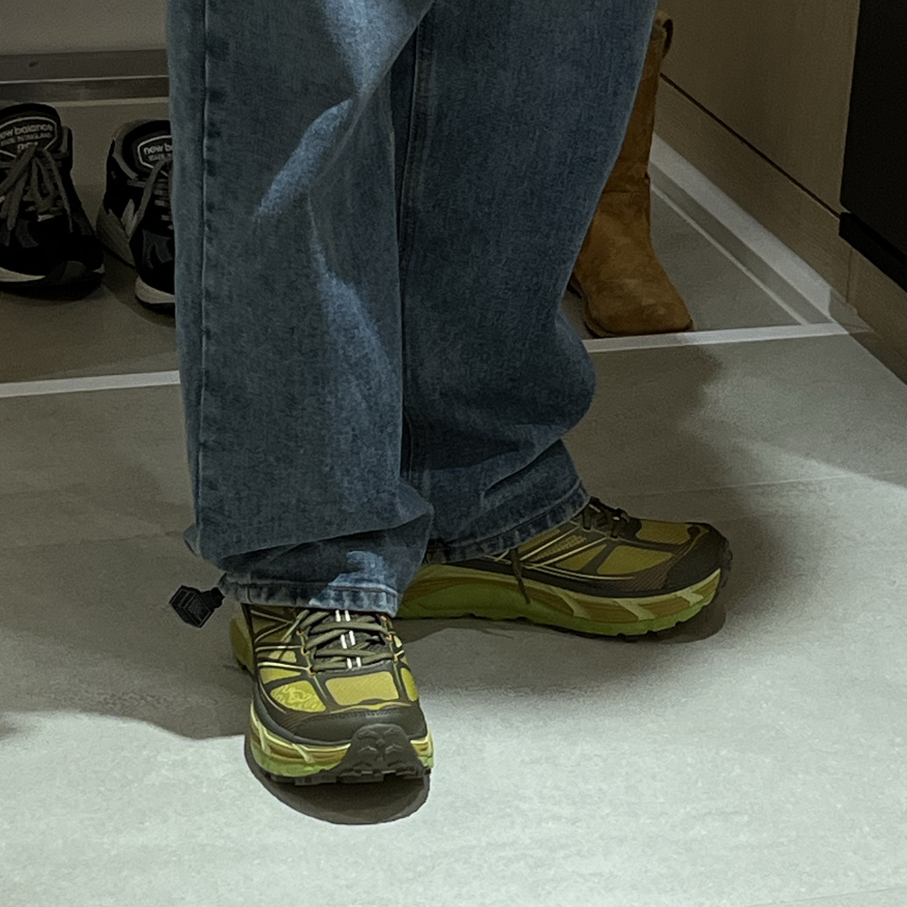 Hoka Mafate Speed 2 Dark Olive Golden Lichen 착용 스타일