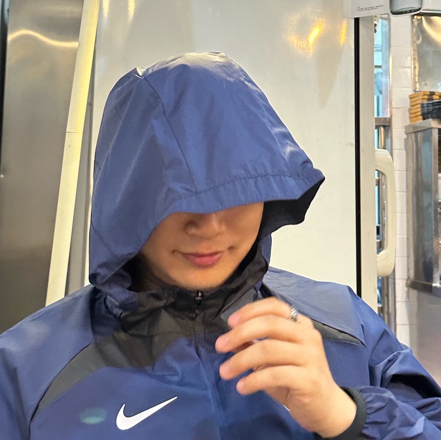 Nike Paris Saint-Germain 2022/23 AWF Jacket Midnight Navy 착용 스타일