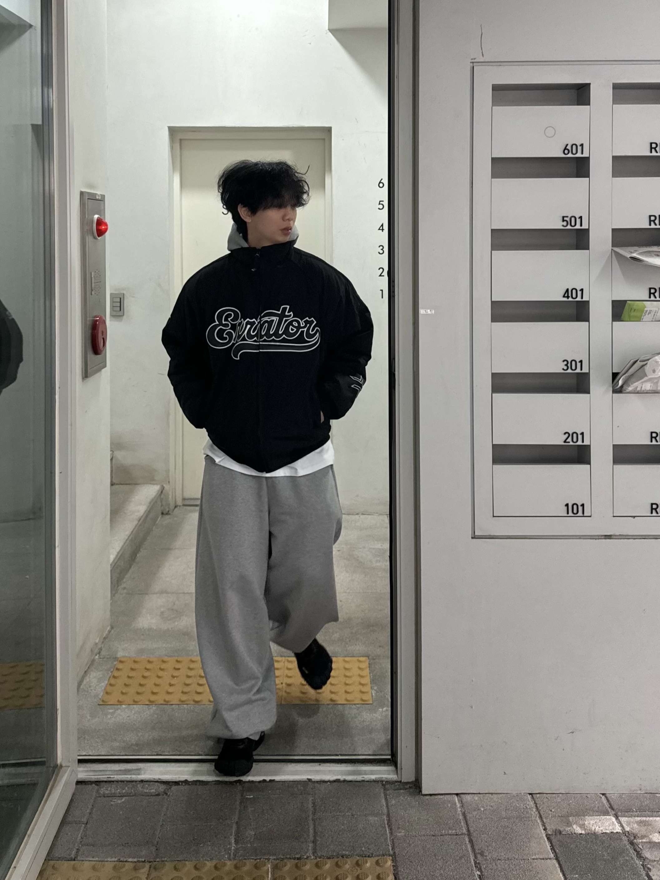 MJD Everyday Heavy Sweat Baggy Pants Melange Grey, Balenciaga Toe Lace-Up Vibram Sneakers Black 착용 스타일 - 4