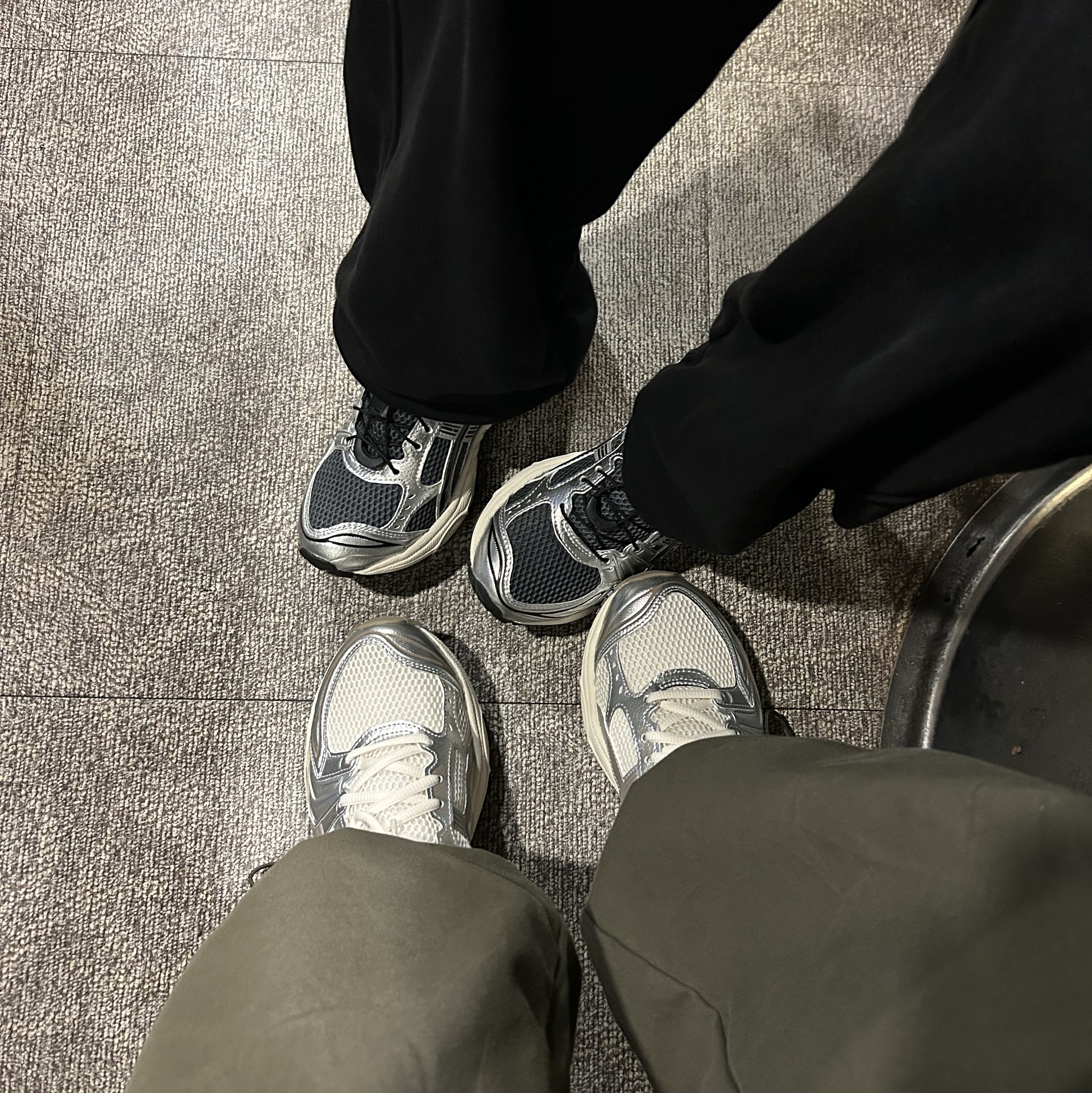 Asics Unlimited Gel-Kayano 14 Carrier Grey Black 착용 스타일