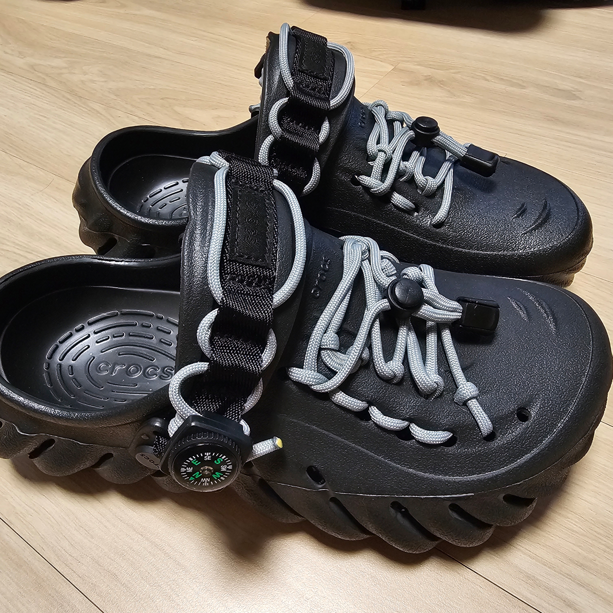 Crocs Echo Clog Black 착용 스타일 - 1