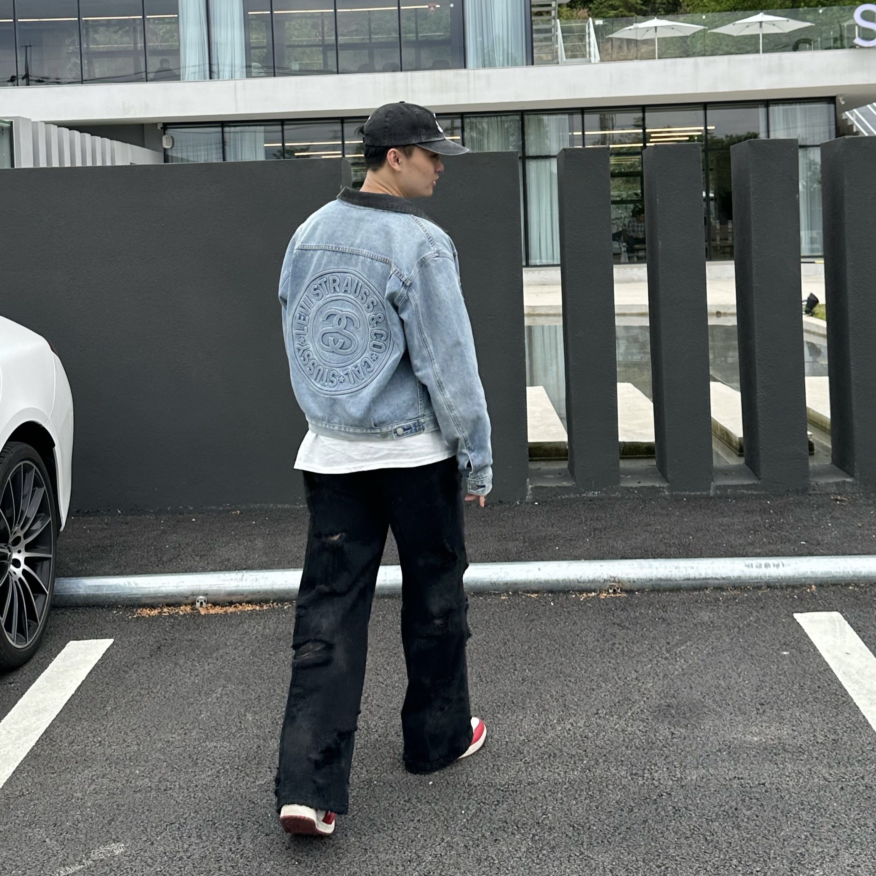 Jordan 1 Retro High OG Chicago 2022, Stussy x Levi's Embossed Trucker Jacket Indigo 착용 스타일 - 1