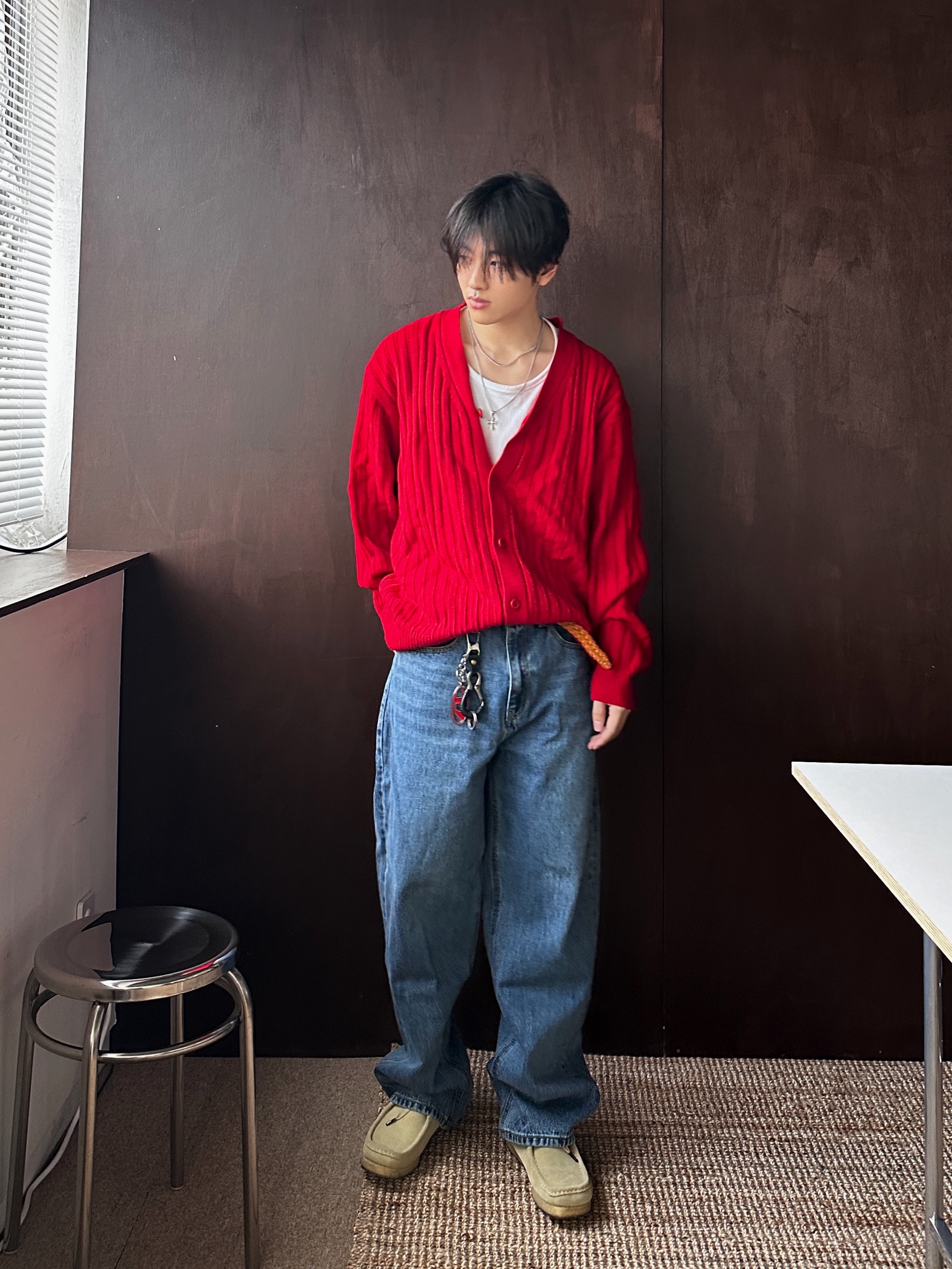 Clarks Wallabee Maple Suede, Diesel Holy B Logo Keyring Red 착용 스타일 - 4