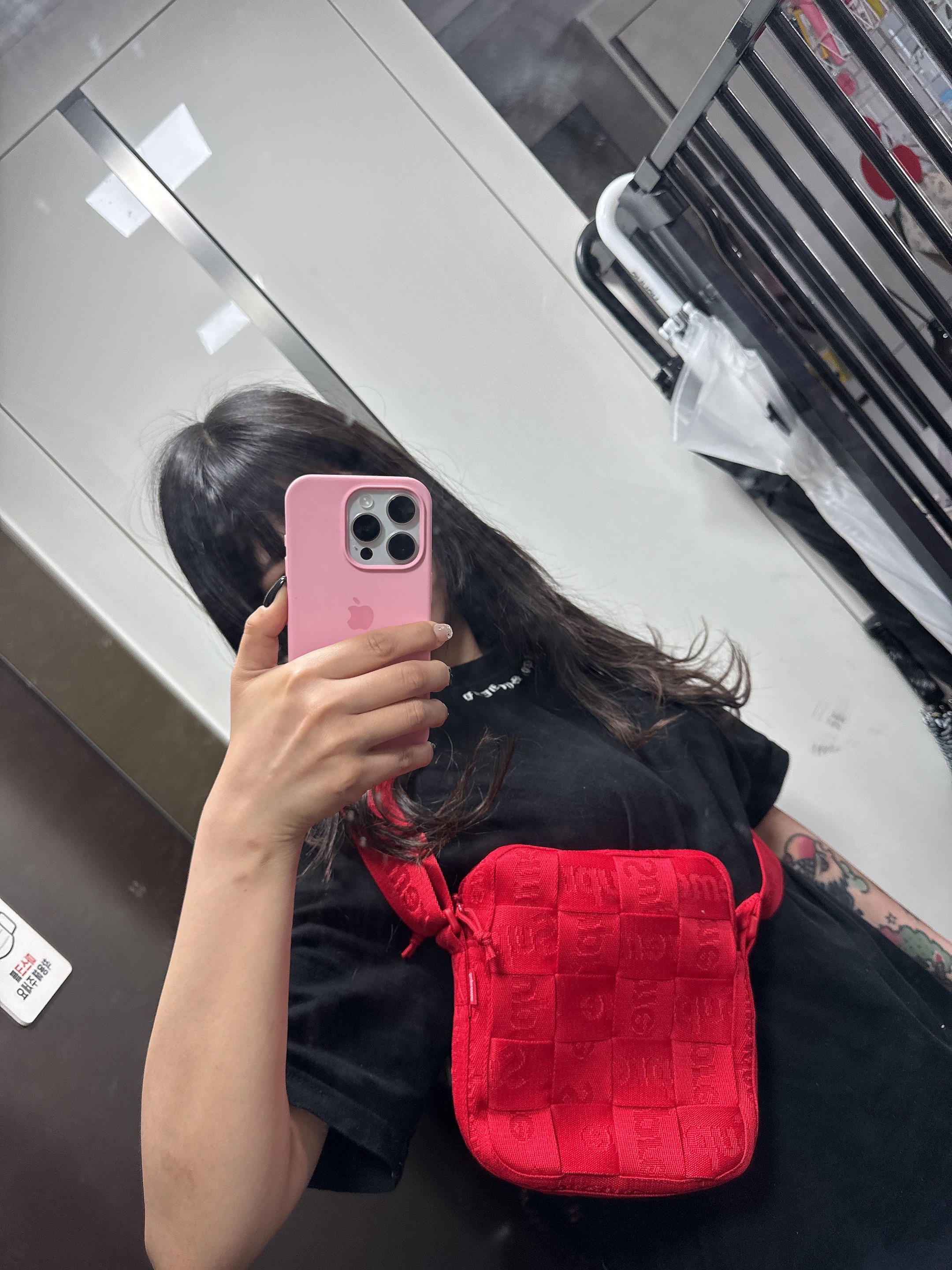 Supreme Woven Shoulder Bag Red - 23SS 착용 스타일