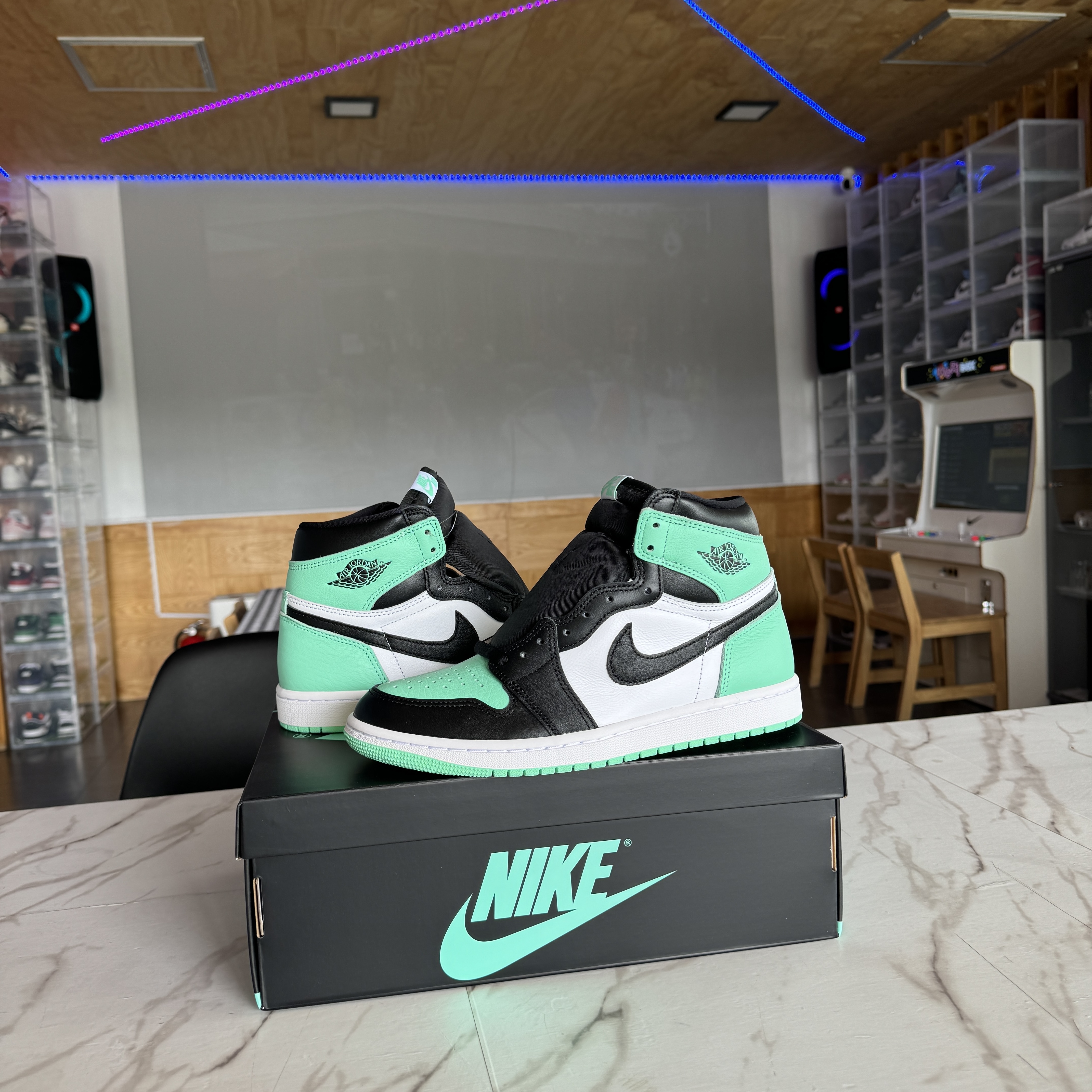 Jordan 1 Retro High OG Green Glow 착용 스타일