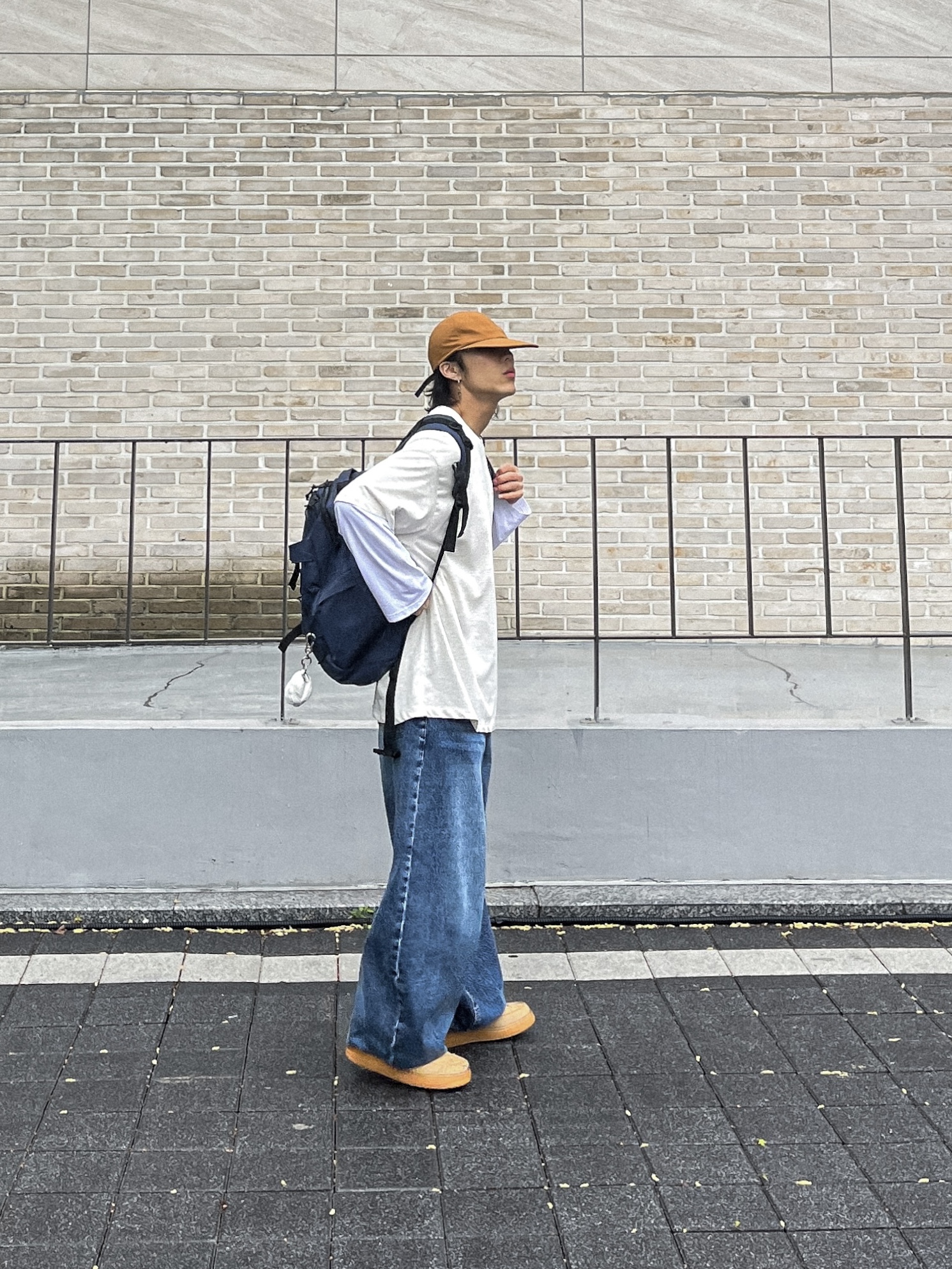 Nike Air Force 1 '07 WB Flax, Carhartt WIP Kickflip Backpack Blue 착용 스타일 - 3