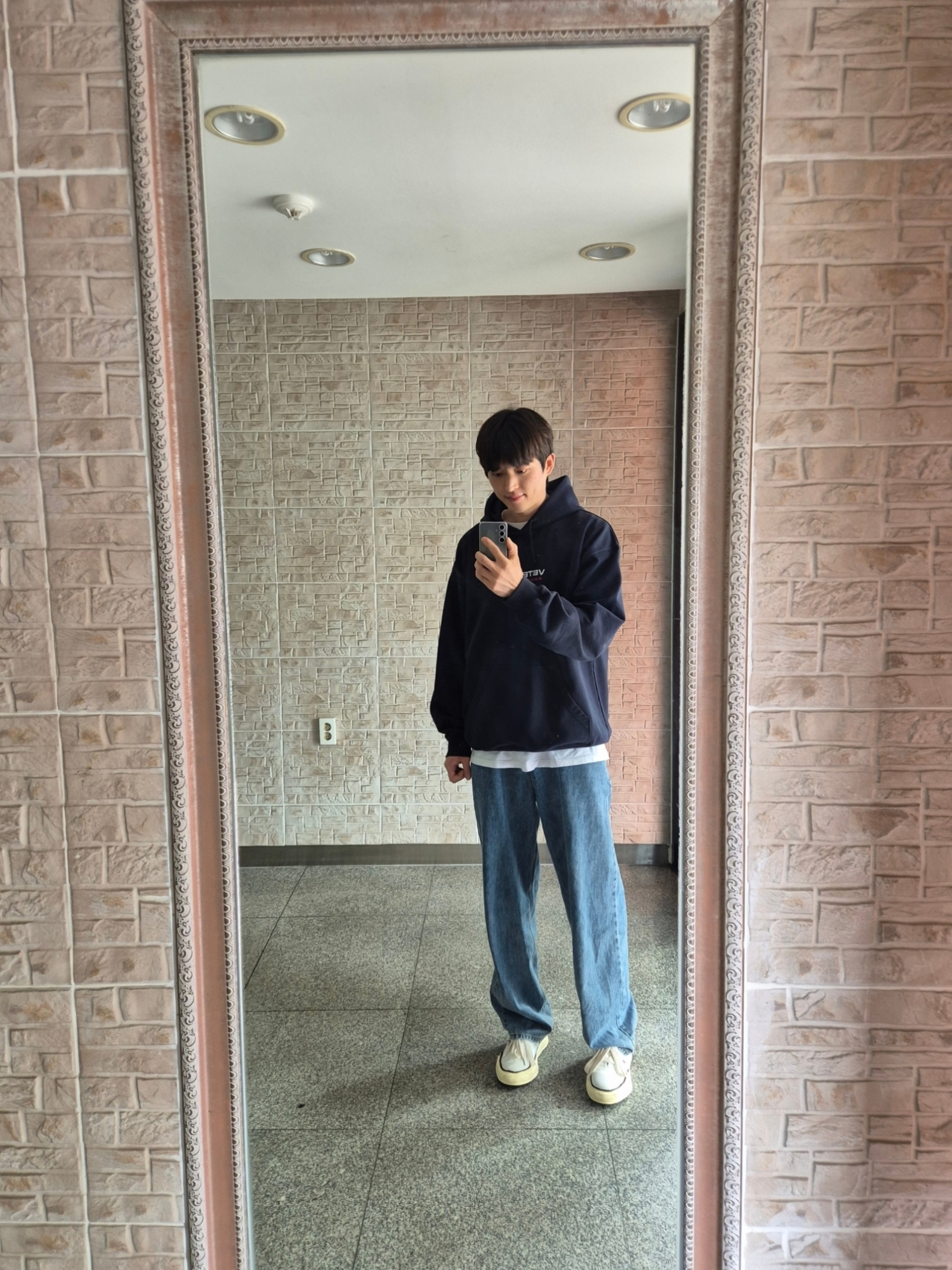Maison Mihara Yasuhiro Baker OG Sole OD Canvas Low-top Sneakers White 착용 스타일